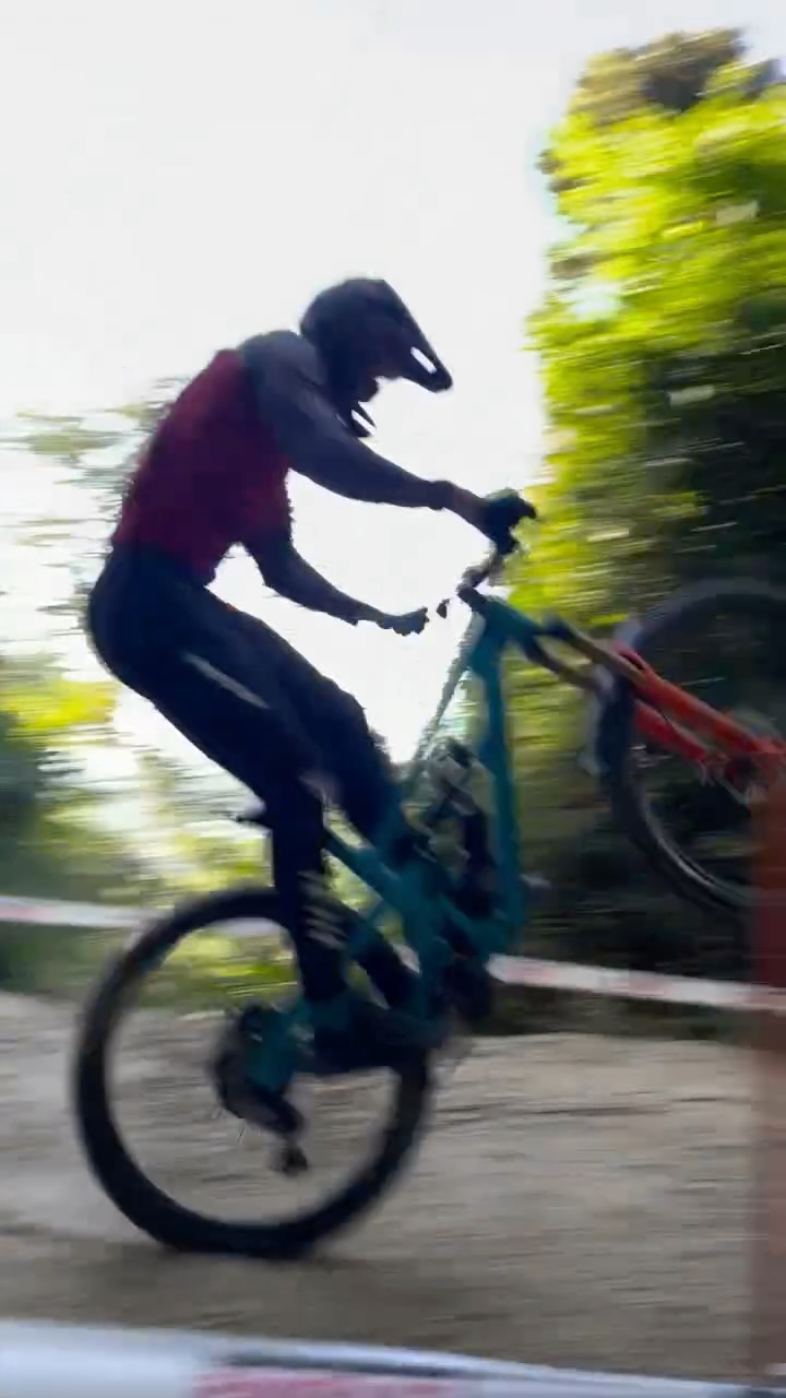 Don't blink 👀

Via @ryangilchrist73

#XGames #MTB #MountainBike