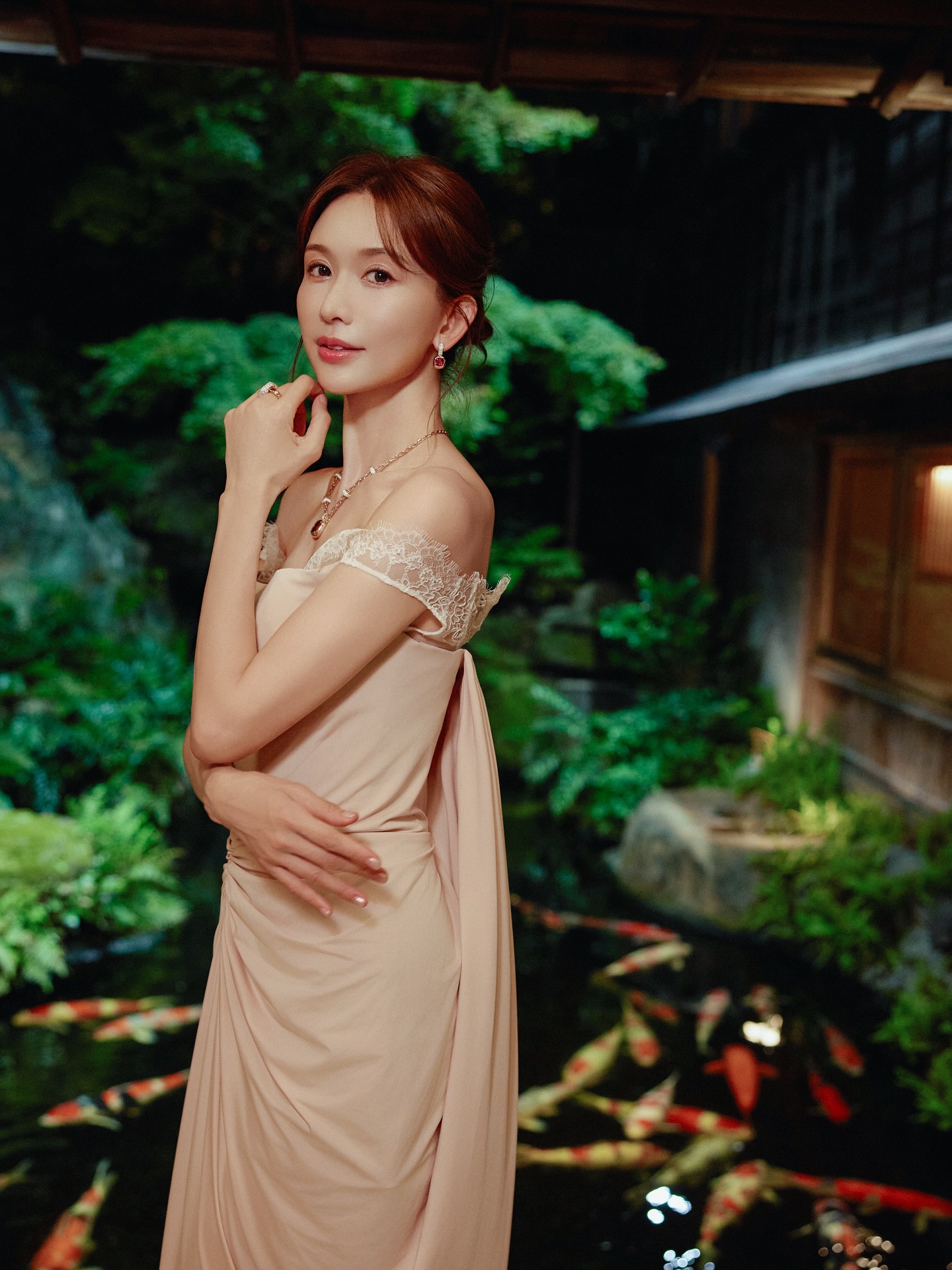 ❤️Embrace every moment of yourself . 
Those times when you shine like a star , 
and please also embrace your weakness too. 
Every emotion of yourself 
symbolizes female Independence and deserves a self celebration . 
Because we become better and better by knowing ourselves ❤️ 
@pomellato