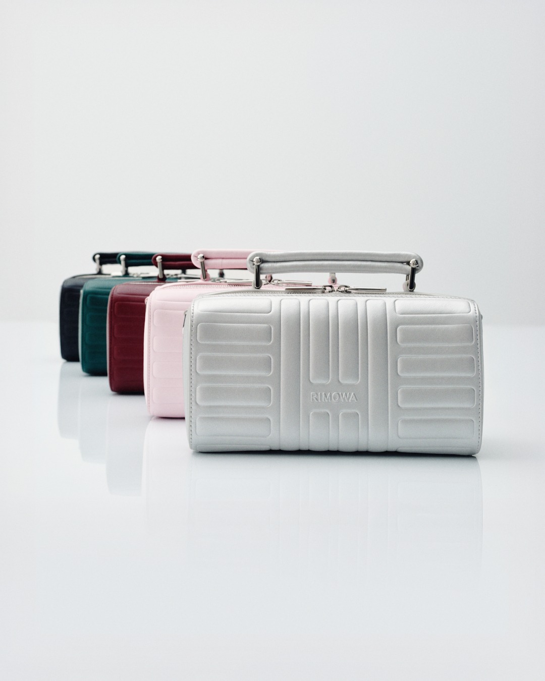 A creative evolution.

Defined by a revisited groove pattern, the new RIMOWA Groove Cross-Body design is a celebration of craftsmanship and practicality. With a smooth Italian leather, it comes in various shades and two sizes, adapted for everyday mobility.

Discover the new collection at the link in bio.

#RIMOWA #RIMOWAGroove