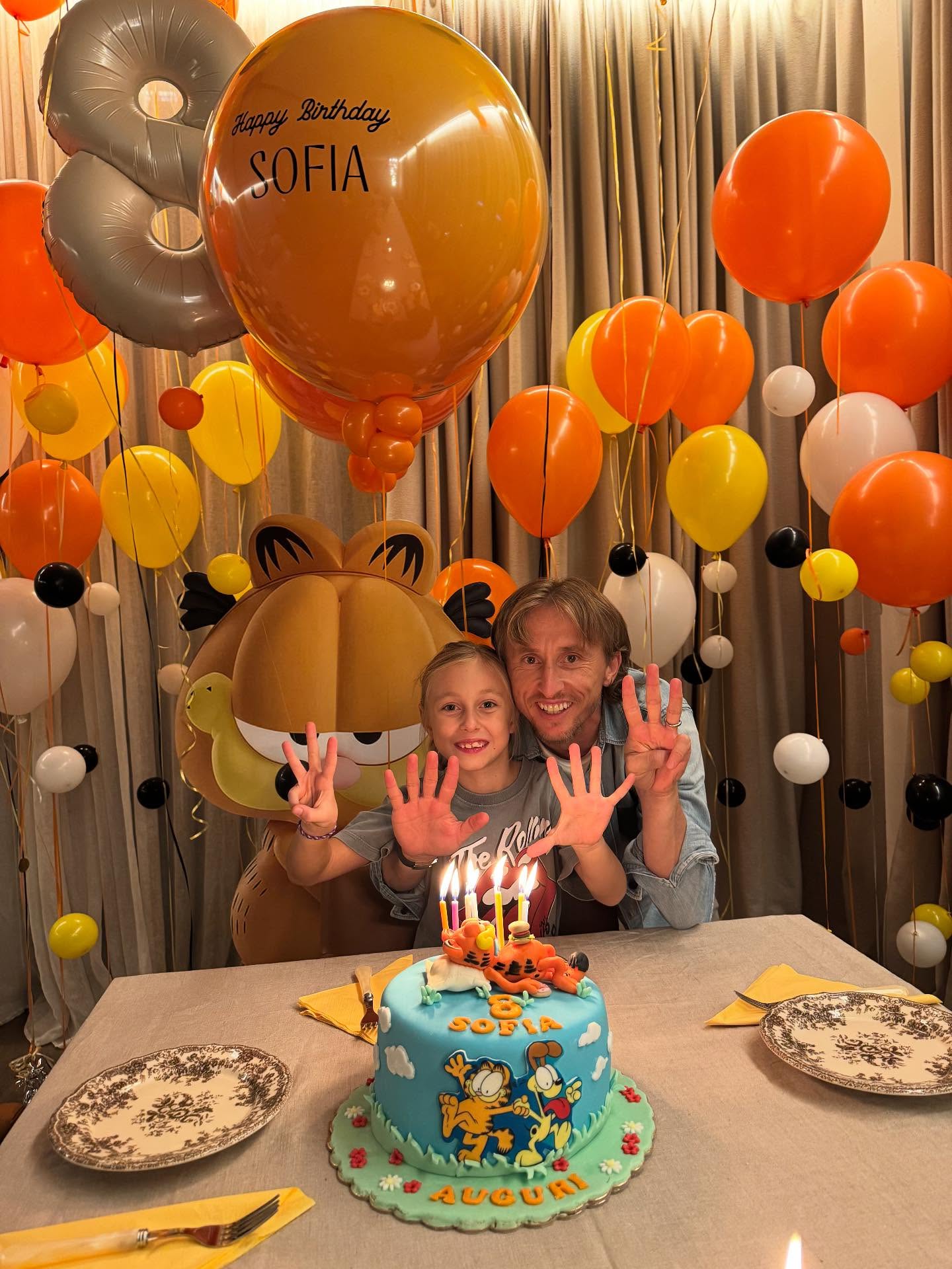 Special day and special little girl! 🙏🏻 
Happy birthday my beautiful princess! 🎂🥳 
Love u soo much! ❤️