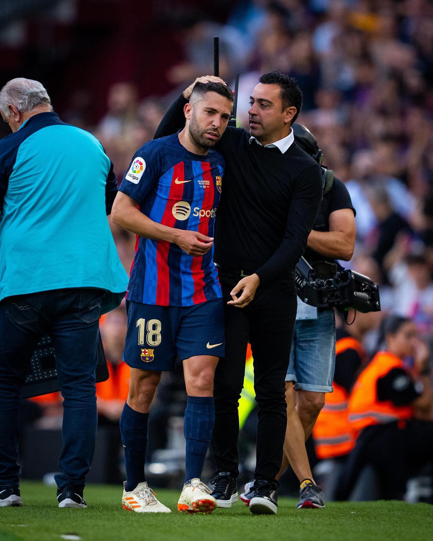 Jordi, para mí, has sido el mejor lateral izquierdo que ha tenido el Barça y la selección española.
Muchísimas felicidades por tu espectacular carrera. 
Muy orgulloso de haber compartido tantos momentos a tu lado. 
Disfruta mucho de tu maravillosa familia. 
Te quiero amigo ❤️⚽️🔝