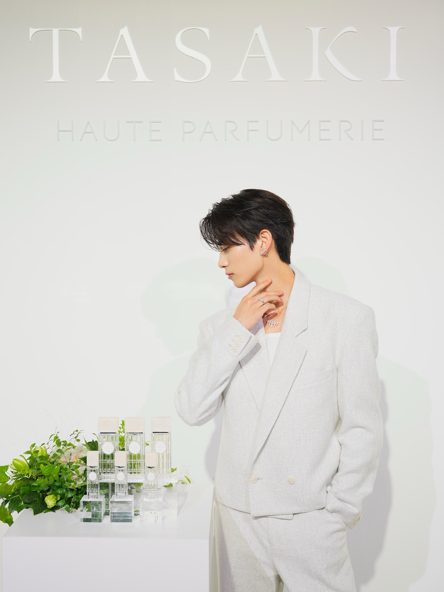 ［TASAKI HAUTE PARFUMERIE］

First fragrance from TASAKI "The collection ［TASAKI HAUTE PARFUMERIE］ has been created."
10/10 (FRI) released.
Only three miracles. 「99 ISLANDS」「BALANCE」「HIGH JEWELLERY」
It has a refined scent that makes you feel the vast ocean and grasslands.Unique charm linked to TASAKI's world view of jewelry.
New inspiration for you!!!🤍

TASAKIから初のフレグランス コレクション「TASAKI HAUTE PARFUMERIE」 が誕生。
10/10(FRI)より発売れます‼︎
たった３つの奇跡。「99 ISLANDS」「BALANCE」「HIGH JEWELLERY」
広大な海と草原を感じさせる高貴な香り、TASAKIのジュエリーの世界観とリンクしたユニークな魅力。
新たなインスピレーションをあなたに。

＠tasaki_intl

#TASAKI
#tasaki
#TASAKIHAUTEPARFUMERIE
#PR