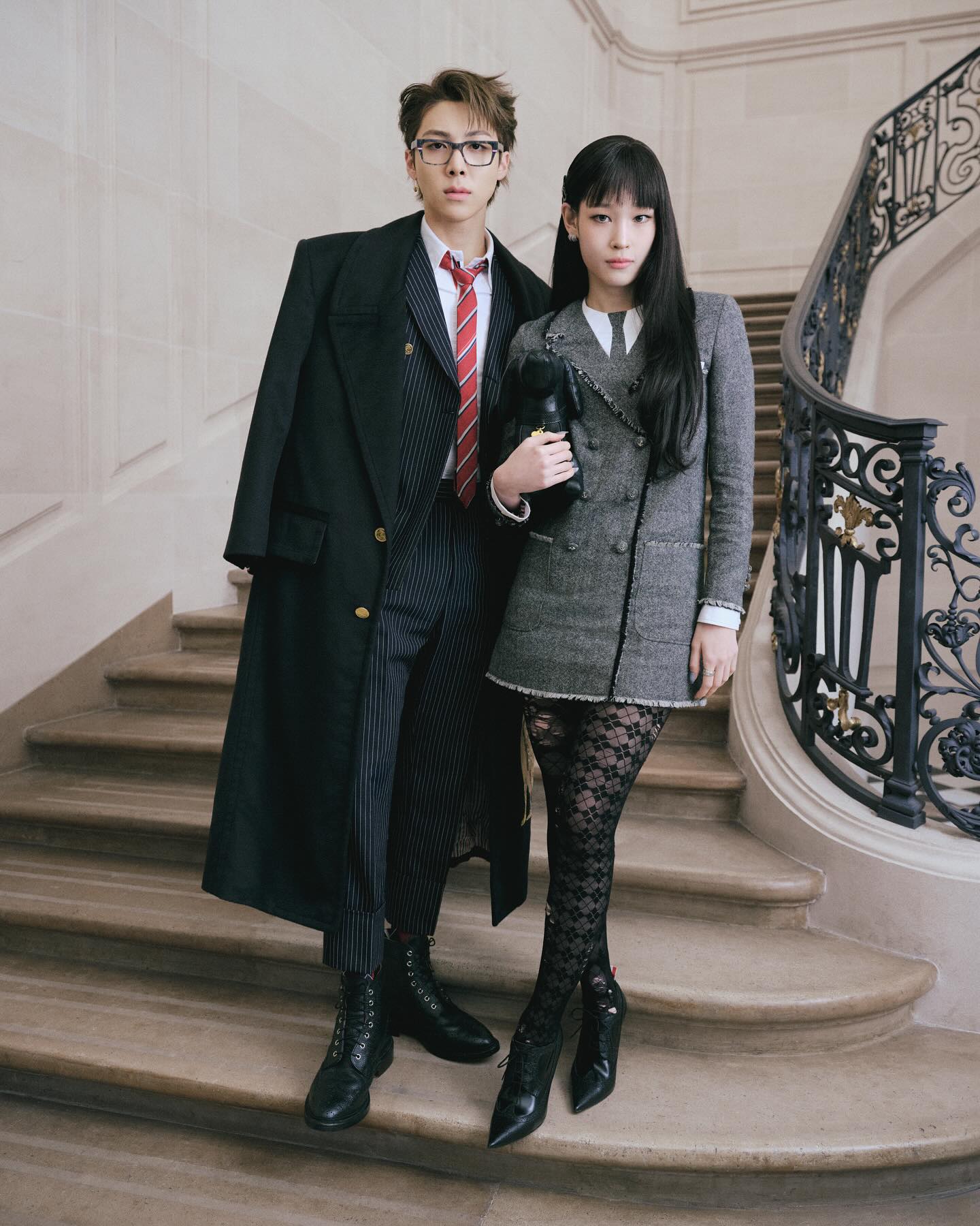 … making contact …
thom browne spring 2026 collection.

annie & woochan from allday project, rachel zegler, wisdom kaye, estelle chen, guy remmers, davido, and ayan broomfield attend the thom browne spring 2026 show in paris. 
#thombrowne #thombrowness26