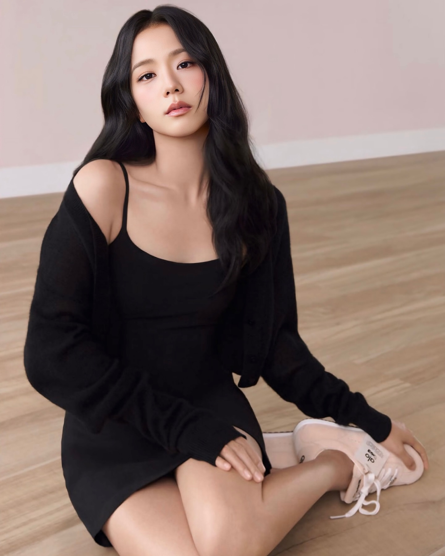 [PHOTO] 251015 – JISOO for the new Alo Sunset Sneaker special edition 😍😍🖤🖤

“To celebrate the release of the “Alo x Jisoo Sunset sneaker”, a pop-up will open at Alo Dosan where fans can step into #JISOO's world and get a peek at the inspiration behind her design.

Exclusive early access event — Oct 22 (RSVP required) 
Public event — Oct 23 until 26”
.
.
.
#블랙핑크지수 #김지수 #KIMJISOO #지수 #JISOO #BLACKPINKJISOO #Alo #AloYoga #JisooxAlo #JisooxAloYoga