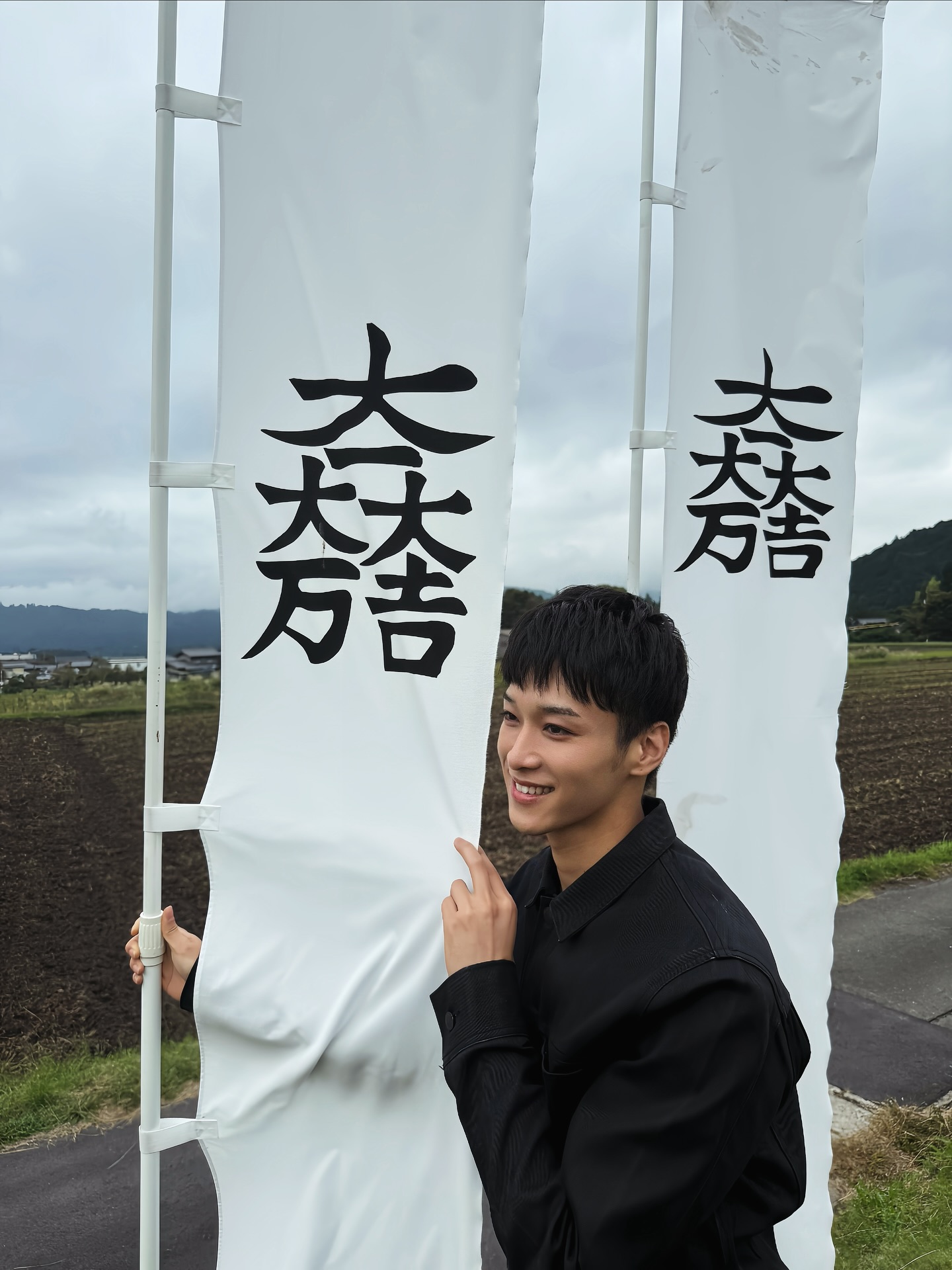 ・
先日、人生で初めて岐阜県に行かせていただき
「大関ケ原祭」と「十万石まつり」に参加させていただきました!!

大河ドラマ「豊臣兄弟！」で石田三成役をやらせていただく上で、石田三成ゆかりの地にこうして足を運ばせていただけることはとても幸せな時間です。これから演じるにあたって、沢山のことを吸収させていただきました!!

トークショーには、沢山のファンの方々も来てくださって本当に嬉しかったです😌

遠方からいつもありがとうございます。

皆さんの期待を励みに「豊臣兄弟！」にむけて
精一杯頑張りたいと思います！ぜひ来年観てくださいね。

 #豊臣兄弟！ #石田三成
 #大関ヶ原祭2025
 #十万石まつり2025