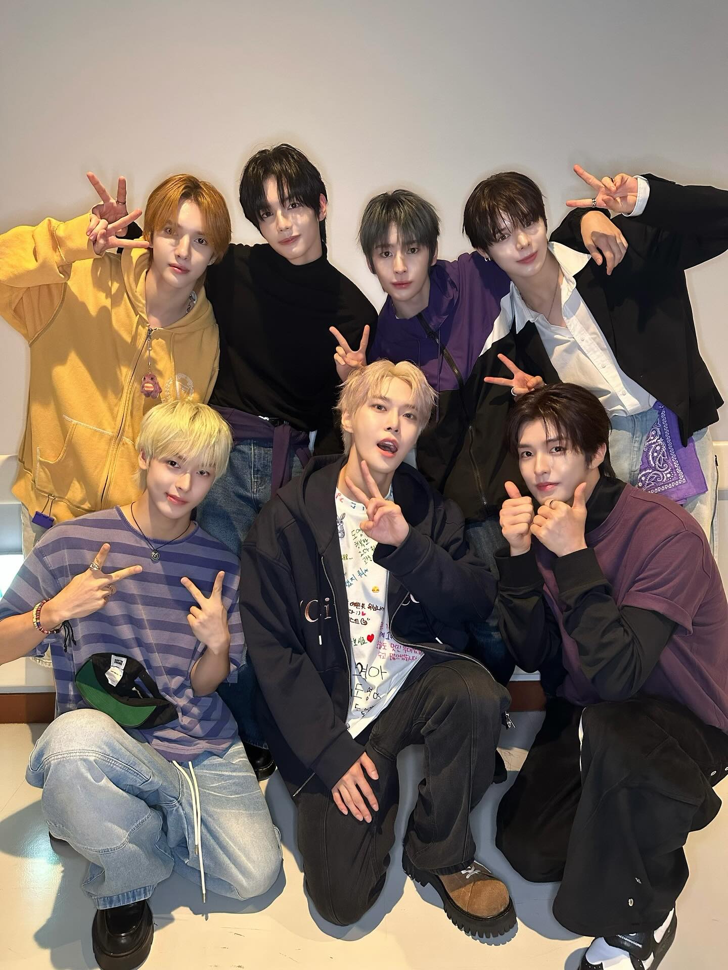 도영 선배님! 
좋은 공연을 볼 수 있게 해주셔서 감사합니다! 🫶🫶🫶🫶🫶

#DOYOUNG_ENCORE_Yours
#SMTR25