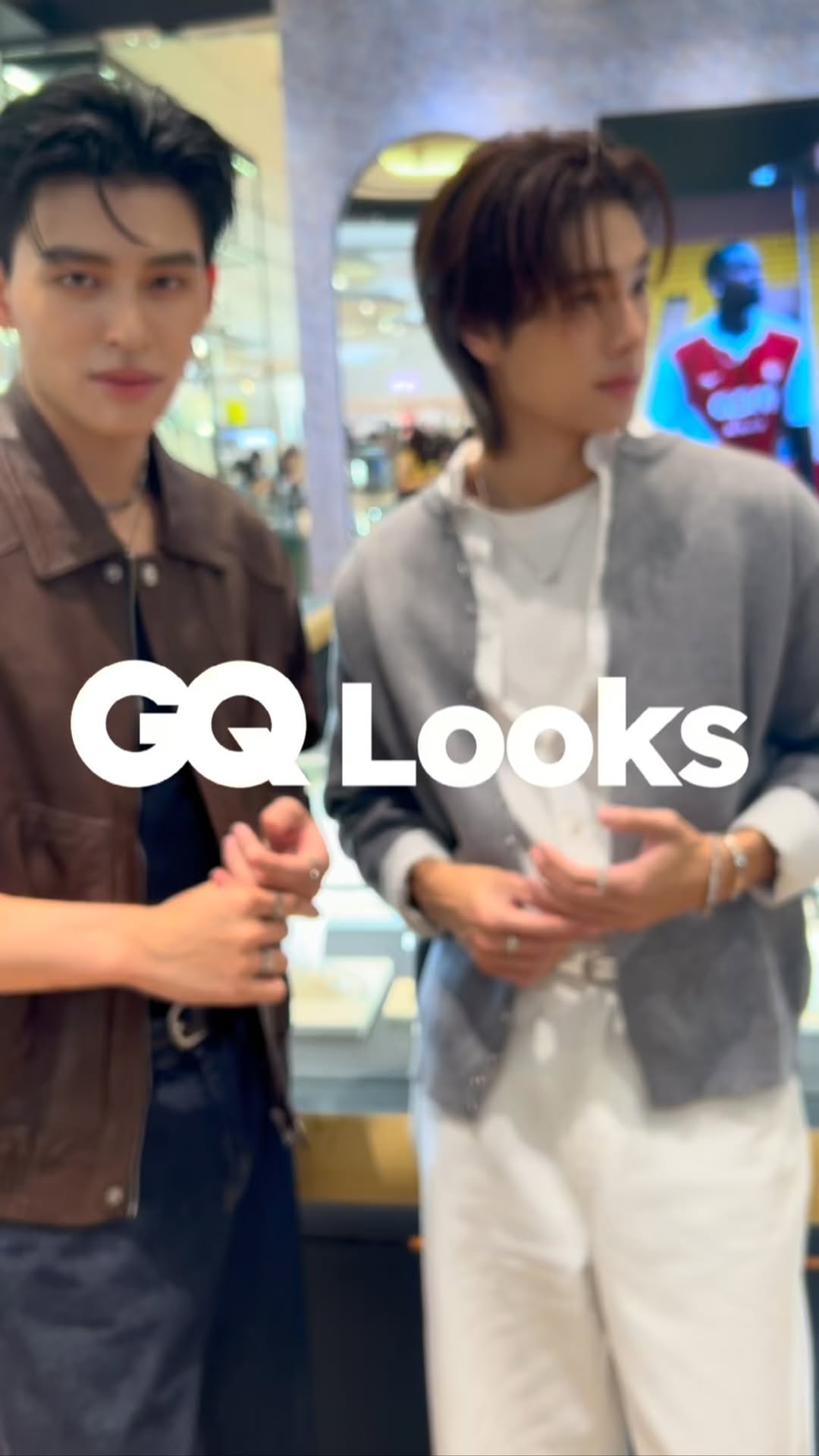 #GQLooks สไตล์ของ @phuwintang , @ppnaravit , @bbaiporuary และ @doublebammm ที่งานเปิดตัวร้านสาขาใหม่ของ Apm Monaco ชั้น 1 International Fashion Zone ที่ Siam Paragon 
.
พร้อมให้ทุกคนชมคอลเลคชั่น Fall 2025  ที่ได้แรงบันดาลใจจากหินปูนถนนทรงเรขาคณิตที่โดดเด่น และ ความอสมมาตร ดีไซน์ออกมาเป็นเครื่องประดับที่เป็นเอกลักษณ์ไม่เหมือนใคร 
.
Reported by @nilisbadass

#GQ
#GQThailand 
@apmmonaco @pacificagroup 
#APMmonaco #APMmonacoTH