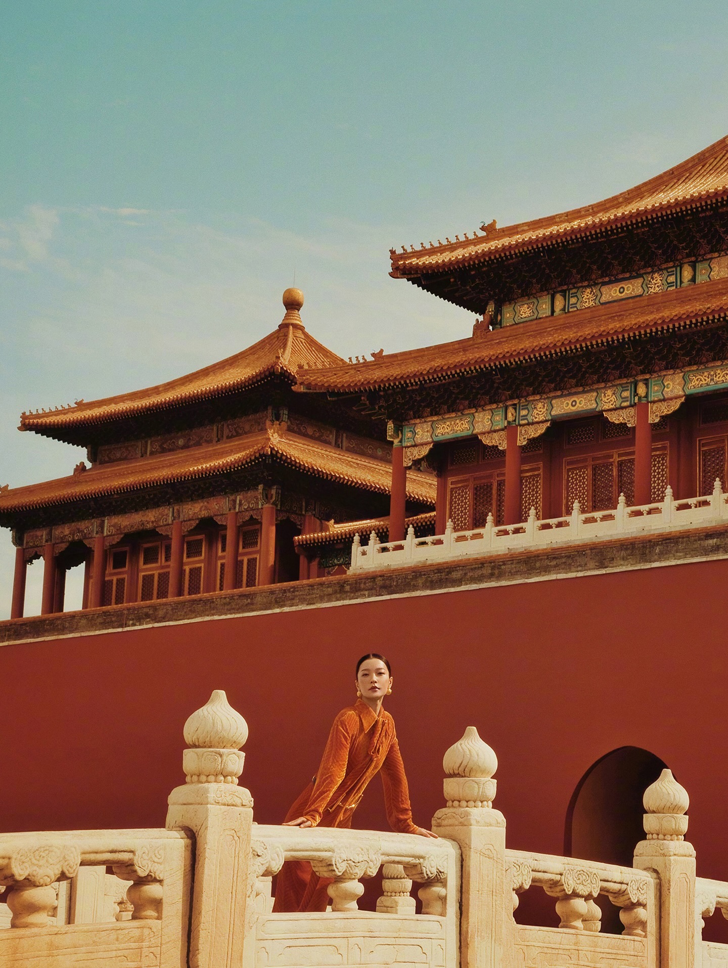 #DuJuan Shot by @sunjun78 in Forbidden City, Beijing China For @Lofficiel.China October 2025 issue

Photographer @sunjun78
Stylist @haozheng_hz
Makeup @_christopherbu_
Hair @minghuzhanghair & @taoliu0718
Model #Dujuan