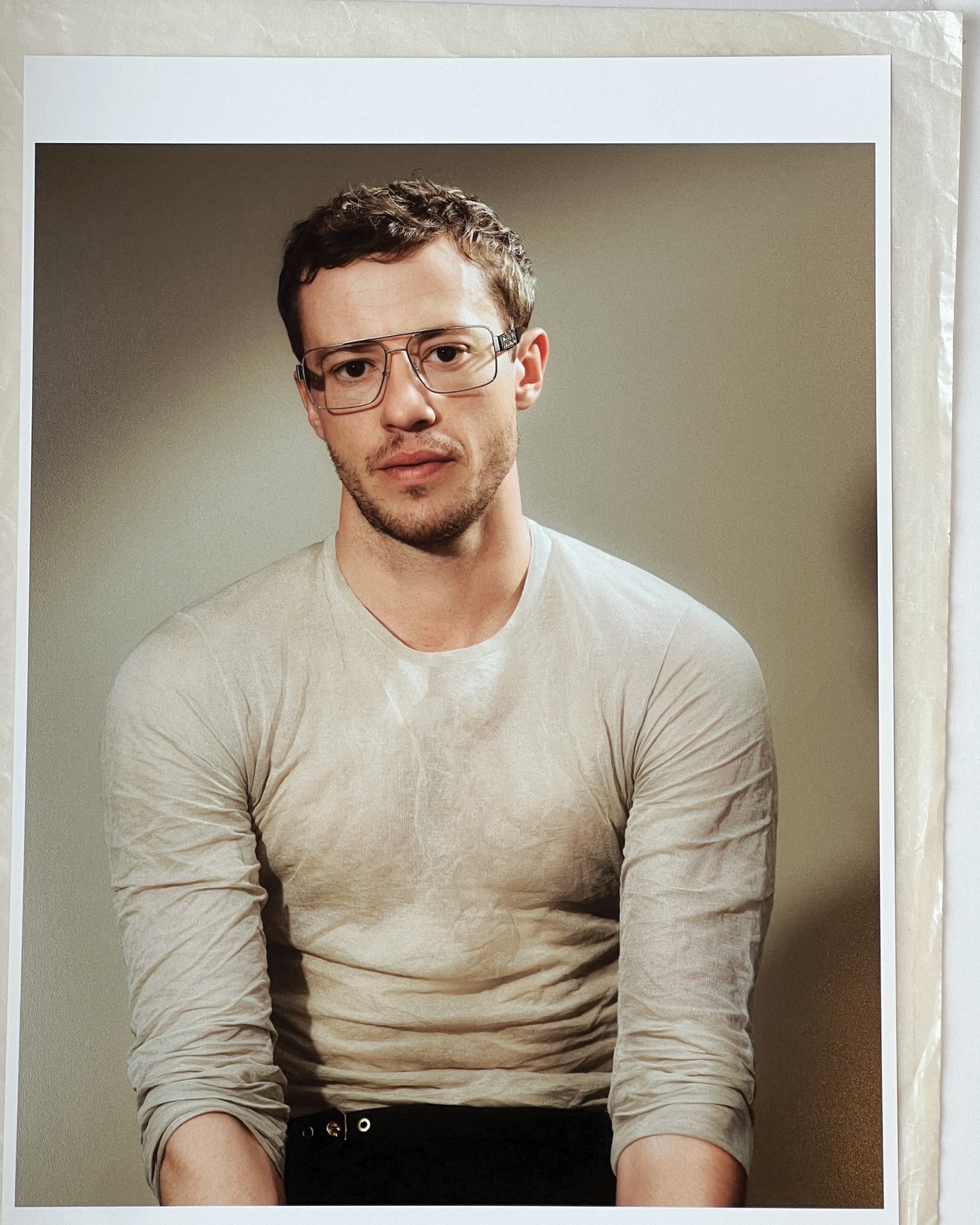 Joseph Quinn, London, 2025. Captured wearing the Greca eyewear.

Photographed by Blommers and Schumm.
Styling by Leopold Duchemin.