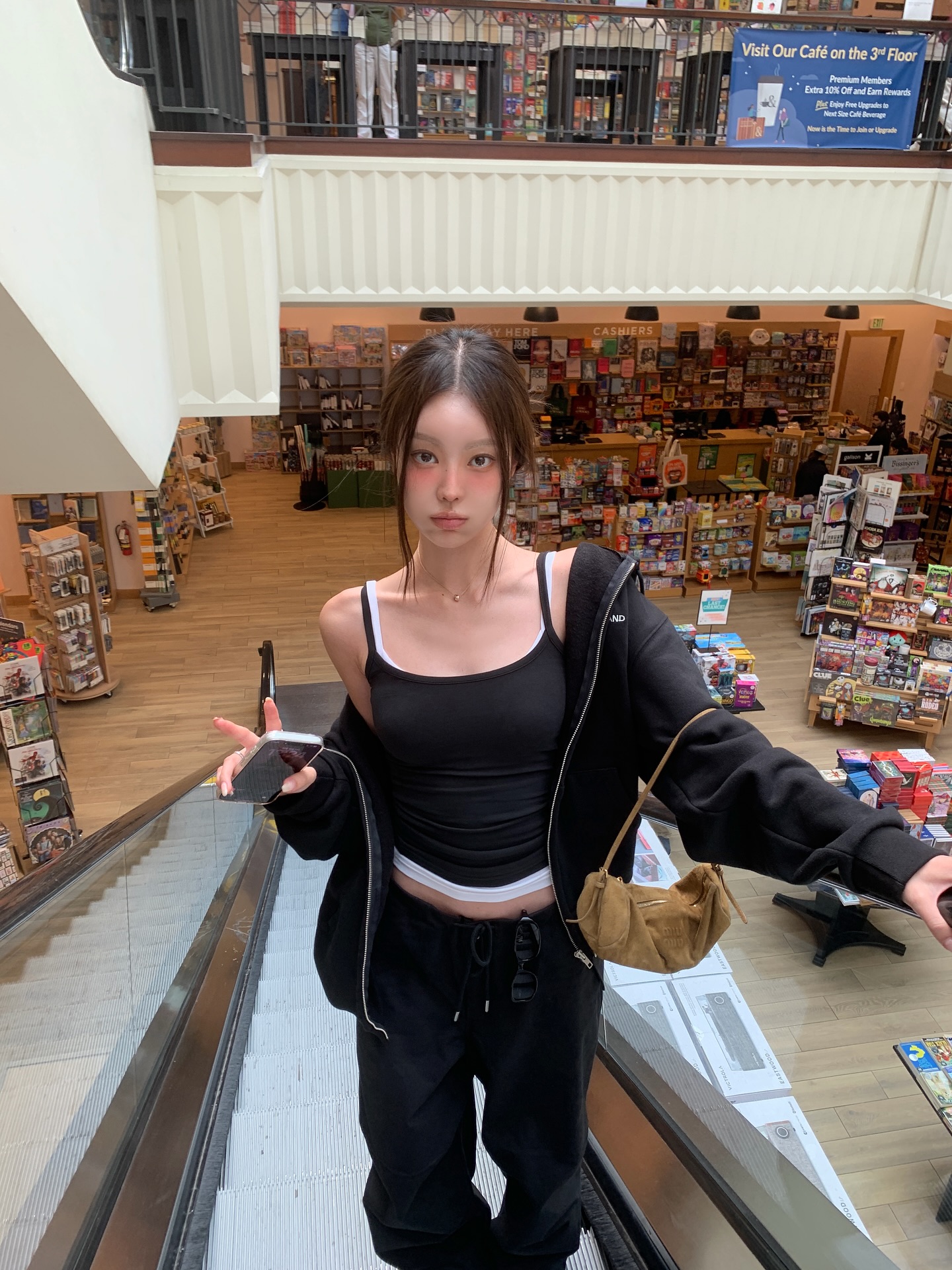 체크아웃 날에 늦잠자느라 제대로 꾸미지도 못하고 일단 달려간 La 최애 북샵과 빈티지 올드카,니트,한여름의 크리스마스!