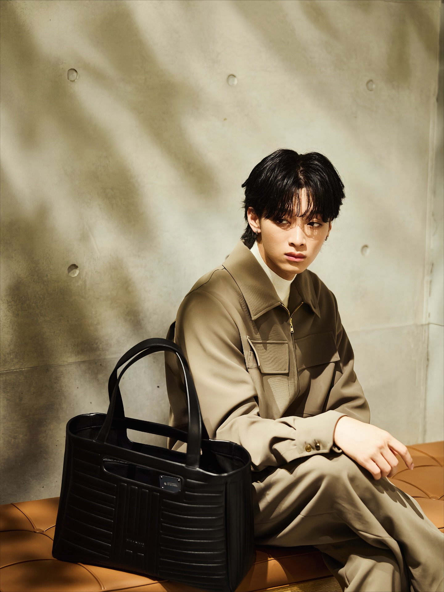 ・

- RIMOWA -

"Groove Collection"

2025年9月22日に世界同時発表された
RIMOWA初のレザーバッグです。

ブランドを象徴するグルーヴデザインに
レザーがプラスされた上質なバッグは
日常でも旅先でも活躍しそう。

これからの季節に皆様もぜひ！

@rimowa
#RIMOWAGroove #RIMOWA #リモワ