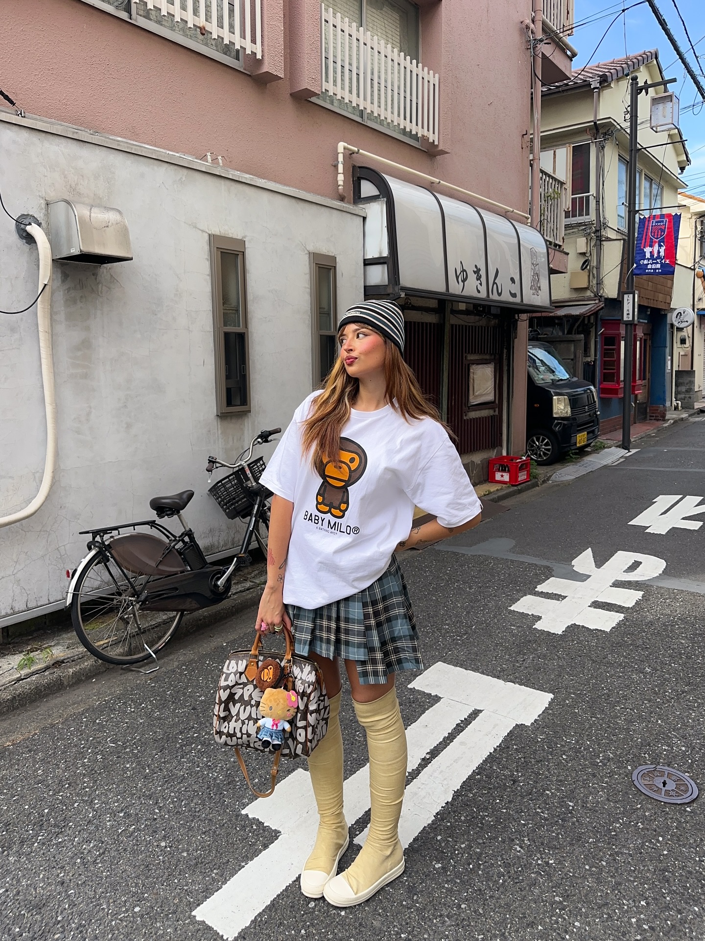 Dropping money in Shimokitazawa 💸💸