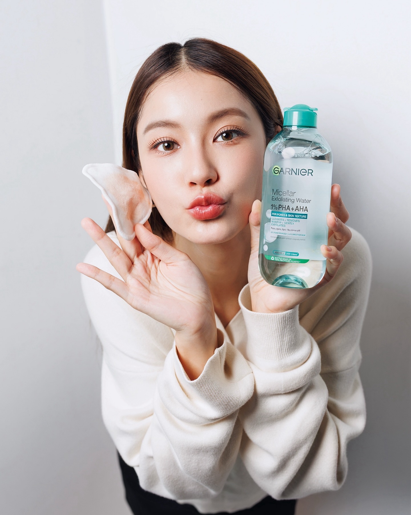 ไหนใครจะแต่งลุคไปเซ็นใบหย่า! ไม่หย่านะคะ ลุคนี้จะลบออกให้หมดเลยยยย

ไมเซล่า ไฮบริด 💚 ตัวเดียวจบครบทุก Benefit!

ลบเมคอัพสะอาด พร้อมผลัดเซลล์ผิวเก่าให้ผิวใหม่ดูเรียบเนียนขึ้นทุกวัน ด้วย 1% AHA + PHA ที่อ่อนโยนสุดๆ ใช้ได้ทุกวันไม่ระคายเคือง 🌱 

ผ่านการทดสอบแล้วว่าเหมาะกับทุกสภาพผิว ผิวแพ้ง่ายก็ใช้ได้เลย น้องเขาไฮบริดเกินต้านจริงๆ ✨ #ไมเซล่าไฮบริด #GarnierThailand #skincare