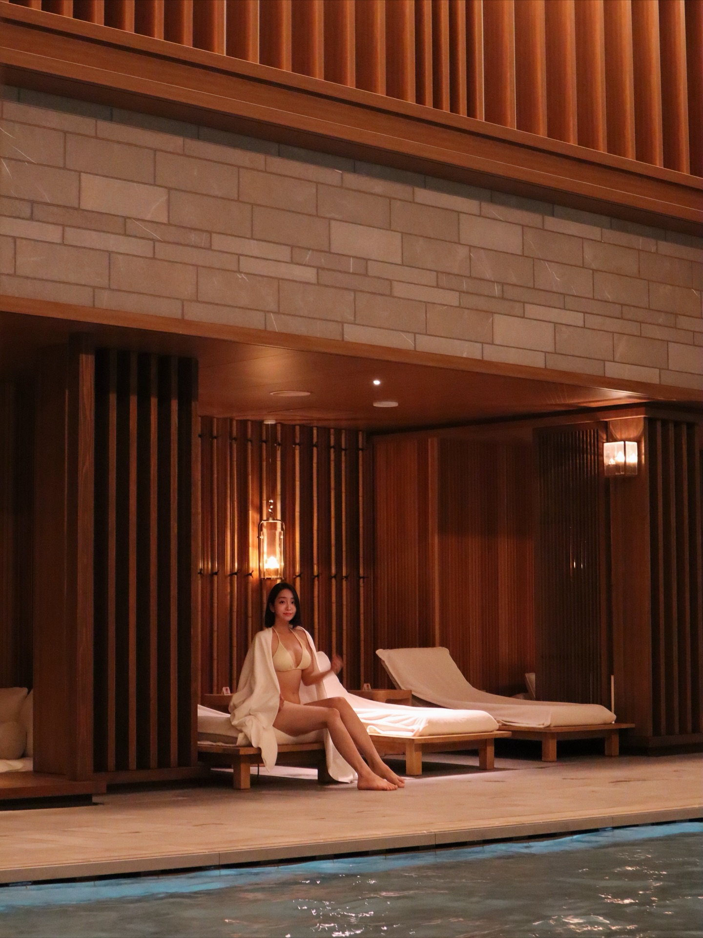 10월 새로 오픈한 청담 프리미엄 에스테틱 #디유에스테틱 프리베(Prive) 에서 복부 바디 온다리프팅 관리 받고 왔어요💫

해부학 기반의 맞춤 케어를 해주셔서
속부터 순환이 확 돌고, 복부가 가벼워지는 느낌.
관리 끝나고 바로 허리선이 살짝 정리된 느낌이 있었어요.

운동으로도 잘 안 빠지는 아랫배 부위는
이렇게 전문 관리 도움 받으면 확실히 탄력에 도움이 되더라구요.
게다가 #Prive청담 은 공간이 프라이빗해서 힐링 타임🌿

즉각적인 변화와 오래가는 자신감,
디유 청담에서 직접 느껴봤어요. 

📍청담 디유에스테틱 프리베 @dieu.official 
복부 바디 #온다리프팅 

#청담피부관리 #청담에스테틱 #압구정피부관리 #디유프리베청담