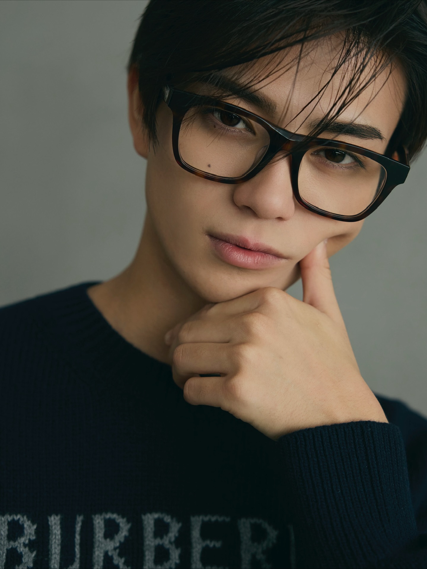 The iconic eyewear of Burberry. 
Elegant and classic style, with iconic hallmarks and English rose, Luke of a chess piece and knight on horseback delicately carved into the temple. 
Make your daily life even more gorgeous!!! 

Burberryのアイコニックなアイウェアが登場。 
エレガントでクラシックなスタイル。象徴的なホールマークとイングリッシュローズ、ルーク（チェスの駒）、馬上の騎士が繊細にテンプルに彫刻されています。 
あなたの日常を華やかに。 

@burberry 
@essilorluxottica 

#burberry 
#eyewear 
#Ad