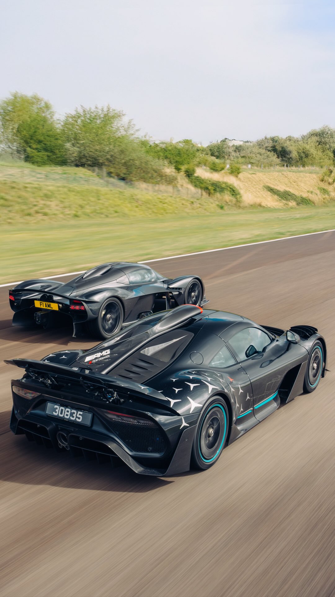 Two F1 cars for the road with two very different engines 🔊🤩
 
Watch the full video at the link in bio
 
#AstonMartin #Valkyrie #V12 #Mercedes #AMGOne #F1Cars #Hypercars