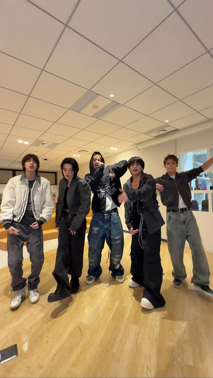 #GAKU, #SOTA
FaSHioN incredible!

#aoen #アオエン @aoen.official 
#CORTIS #코르티스 #CORTIS_FaSHioN