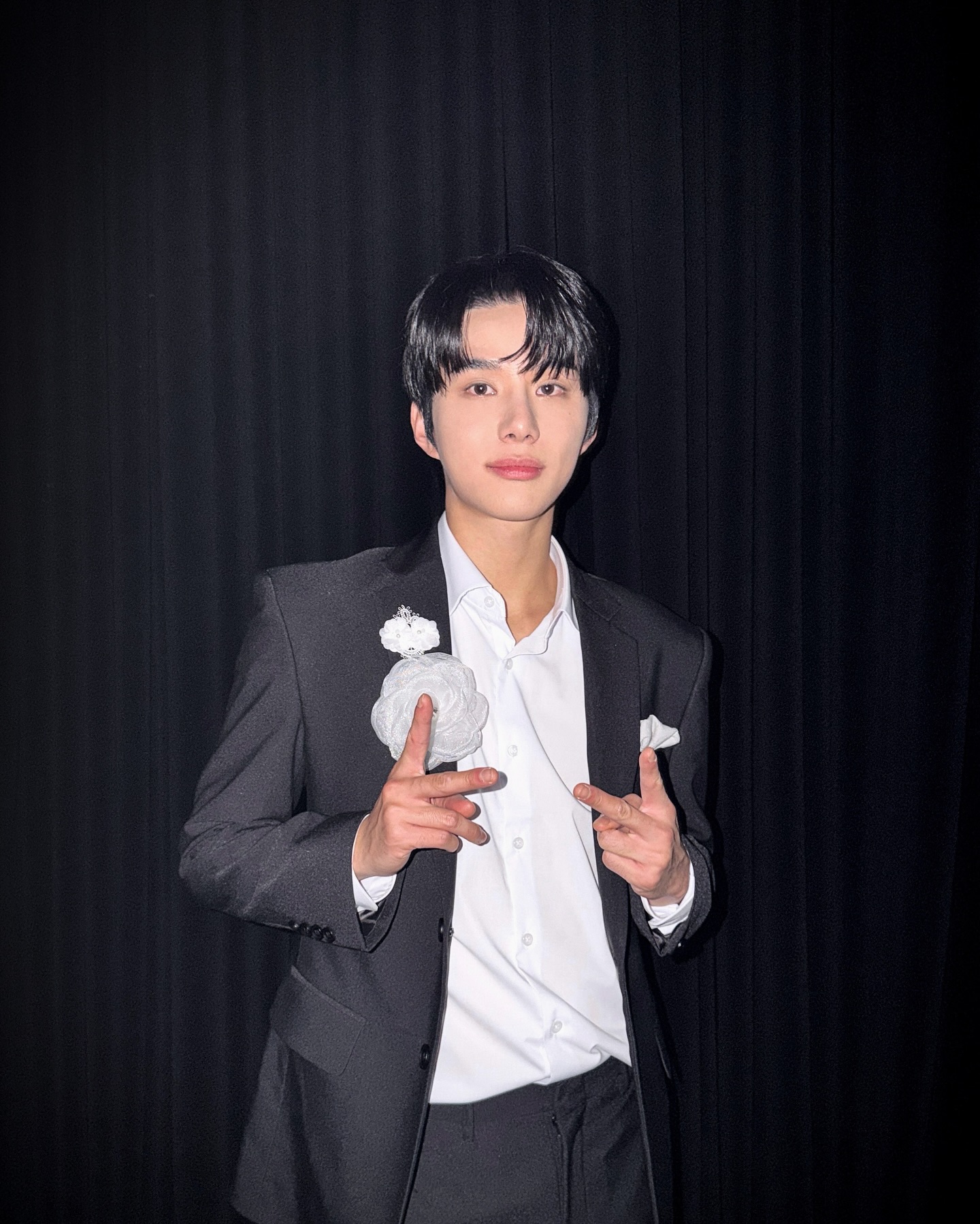 오늘 드디어 첫 공연을 마쳤습니다!
무대에 오르기 전까지는 정말 많이 떨렸는데 조명이 켜지고 팬분들의 응원 소리가 들리니까 긴장감이 사라지고 자신감이 많이 생겼어요!! 남은 공연들도 화이팅 해볼게요~!!
보러와준 시즈니들 쵝오 짱!!👍

#JUNGWOO 
#NCT #NCT127
#페스트