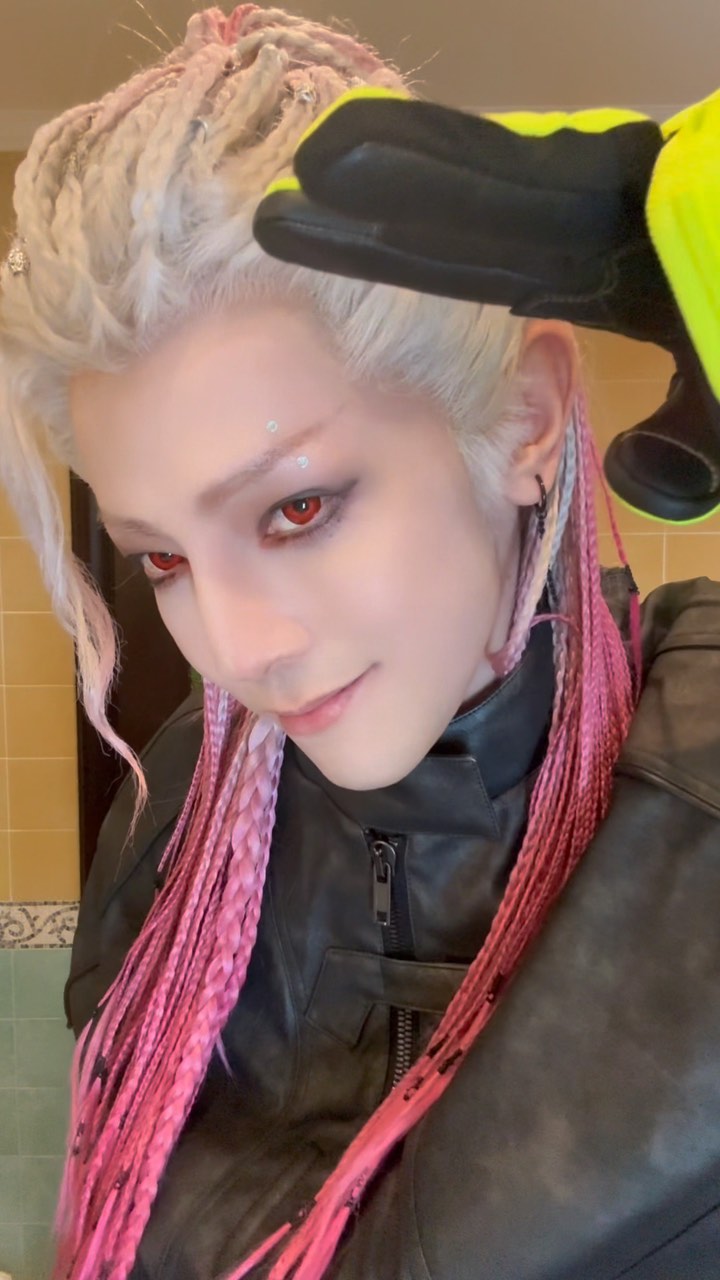 英雄嗨搖搖！英雄嘿！搖搖！
#汪東城 
#白毛 
#銀毛 
#灰毛 
#雷鬼頭