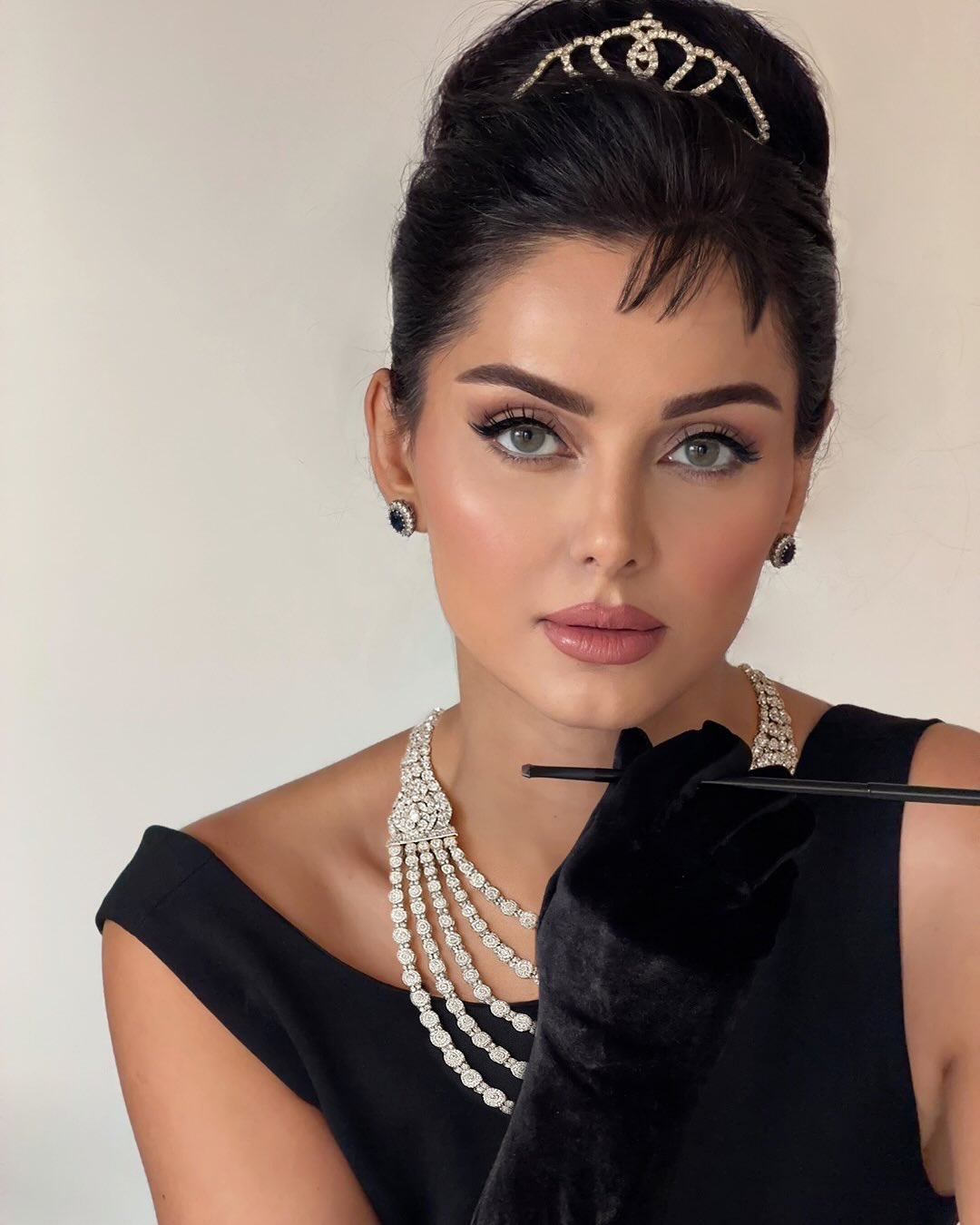This Halloween, I stepped into Audrey Hepburn’s world with my beauty consultant @drfadinasr .
Timeless beauty styled with 168 carats “Moon River” diamond necklace from my own jewelry collection. @thejabericollection 
Available in store and at www.JaberiCollection.com .
Happy Halloween

.
.
#happyhalloween #halloween #halloween2025 #audreyhepburn #jabericollection #timless #diamond