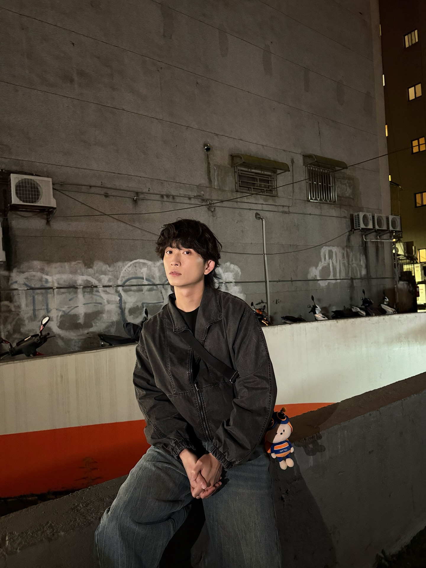 等等8點誰會看無心街 🐝