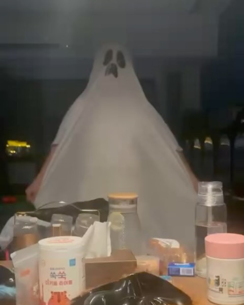 Happy helloweeeeeen
👻👻👻👻