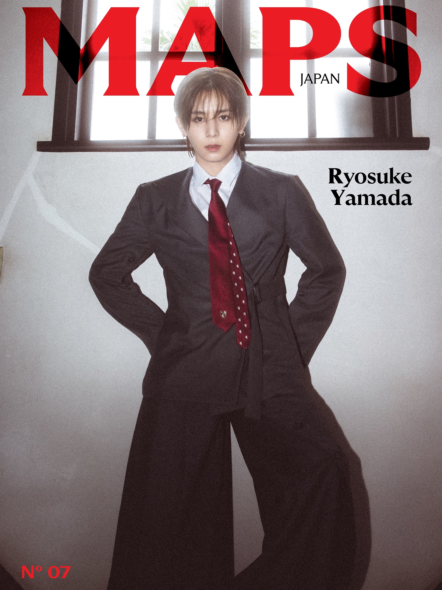 MAPS JAPAN No.7  WINTER ISSUE with 
山田涼介 (@ryosuke_yamada059)
 
“静かな空気の中、まだ降りていない雪のように、微妙な曲線に染み込む温かな温度。
彼の視線が留まる瞬間、
冷たい冬がそっと、柔らかな温もりを得る。”

強い存在感と繊細な空気をまとった山田涼介が、MAPS JAPANのページを彩ります。
10ページにわたるスペシャルファッションポートレートでは、彼ならではの柔らかさと鋭さが絶妙に交差し、予想を超える表情の連続を見せてくれます。ページをめくるたびに、新しい一面が現れ、最後の瞬間まで目を離せない圧倒的な魅力に包まれることでしょう。

Photography by Kim Yeongjun @photokyj80
Directed by Ryu Doyeon @maps_ryu
Produced by SO OTA @so_tokyo, Oh Minji
Styling Kenji notomo
Hair & Make-up Kiyoko Ninomiya @ninomin710
Model Ryosuke Yamada @ryosuke_yamada059

山田涼介が表紙を飾るMAPS JAPAN No.7は只今より下記の書店のみで受付中です。(＊毎号、予約分でほぼ完売となる為予約をしないとご購入頂けない場合があります。)
予約期間は11月3日～11月10日
詳しくは下記の各書店にお問い合わせお願い致します。
発売日は11月30日(日)

・蔦屋書店　各店舗
・紀伊國屋書店新宿本店
・楽天ブックス
 
📌 楽天ブックス  オンライン予約ページ
MAPS JAPAN No.7
https://books.rakuten.co.jp/rb/18433669/

#MAPS #맵스 #MAPSMAGAZINE #맵스매거진 #MAPSKOREA #맵스코리아 #MAPSJAPAN #맵스재팬 #RyosukeYamada #山田涼介