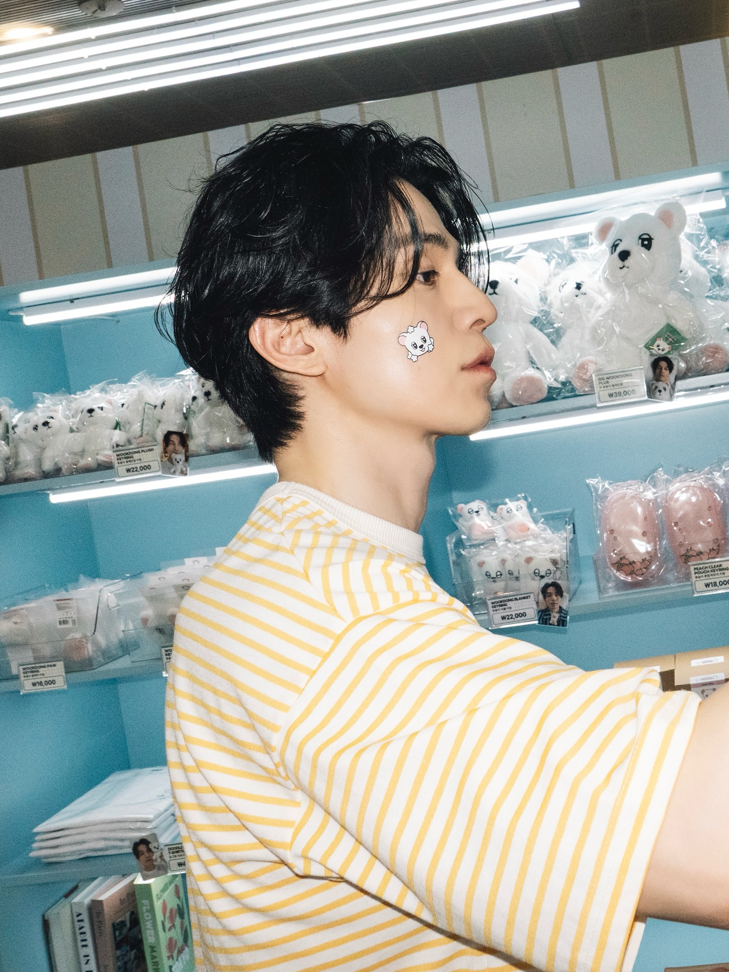 -

수상하리만큼 잘생긴 팝업 스토어 직원의 등장?!
이동욱동이의 홈 스윗 홈 비하인드🏡

블로그 보러 가기 
➫ https://blog.naver.com/kkbyss/224056800810

🏡
2025 POP-UP STORE
WOOKDONG’s Home Sweet Home

🗓️ 기간
25.10.24(금) - 25.10.30(목) 
매일 10:30 - 22:00 (KST)

📍 장소
현대백화점 신촌점 유플렉스 B2F

#이동욱 #LeeDongWook #욱스타그램
#욱동이 #WOOKDONG
#욱동이_팝업 #WOOKDONG_POPUP
#WOOKDONG_Home_Sweet_Home