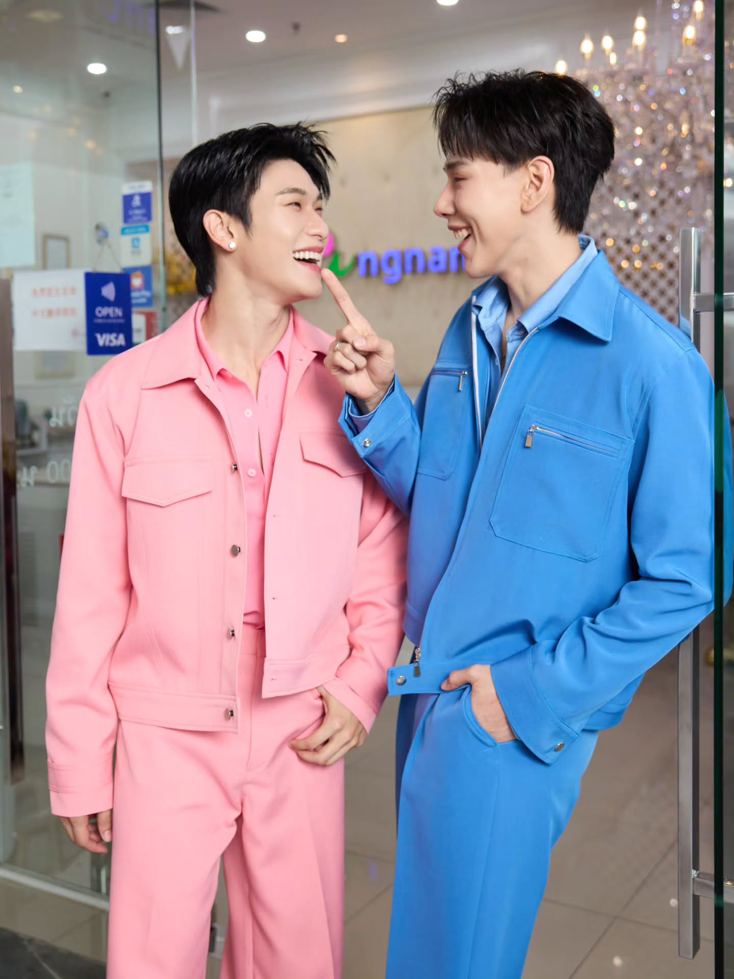 เวลาอยู่หน้ากล้องหรือเจอแฟนๆ สิ่งที่อยากให้เห็นก่อนเลยคือความมั่นใจ
ไม่ว่าจะลุคไหน ผิวต้องดูดีและพร้อมเสมอ

ต้องที่ Gangnam Clinic ที่คอยดูแลให้ผิวเรียบเนียนและมั่นใจทุกครั้ง
เรื่องเลเซอร์ขน บอกเลยว่าไว้วางใจได้เต็มร้อย
ใส่ใจทุกรายละเอียด เห็นผลลัพธ์ทันทีตั้งแต่ครั้งแรกที่ทำ

📍กังนัมคลินิก เลเซอร์ขนอันดับ 1 ที่ต้าห์อู๋ ออฟโรดเลือก

#GangnamClinic 
#GangnamPresenter
#กังนัมคลินิก 
#กังนัมเลเซอร์ 
#ต้าห์อู๋ออฟโรด #DaouoffroadXGangnamClinic