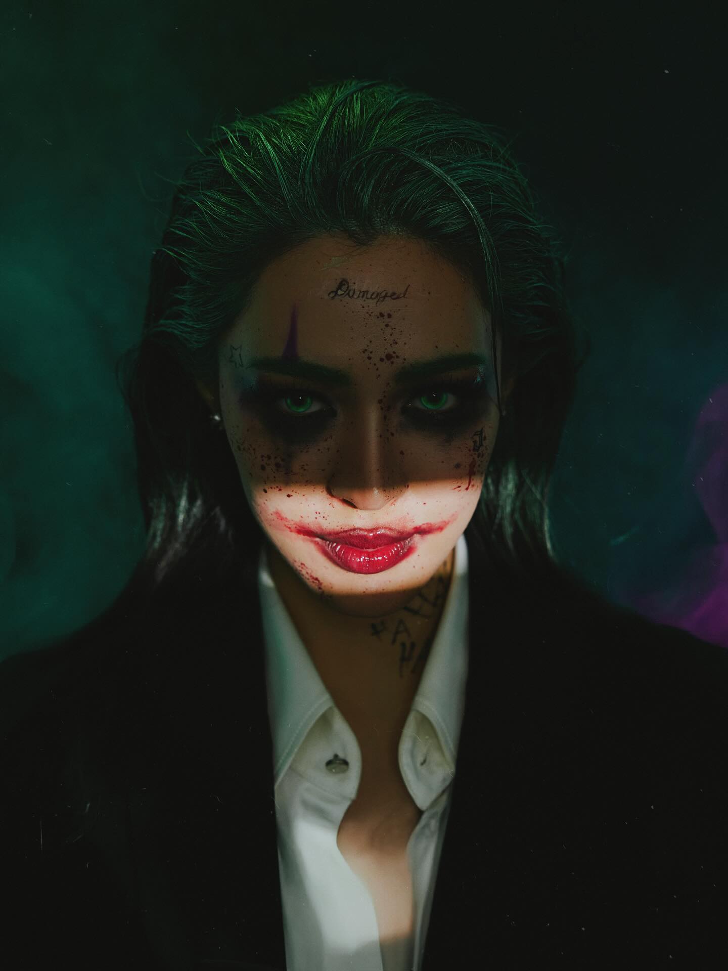 What doesn't kill you simply makes you stranger 🃏

Photo & studio@pongberryz 
Stylist @iamsarunthorn24 
Makeup & video @homeless_makeupb 
Painting @noomniiiiiiiiiiiii 
Hair @nuttyhairr 
Assistant @noomniiiiiiiiiiiii  @aamps._