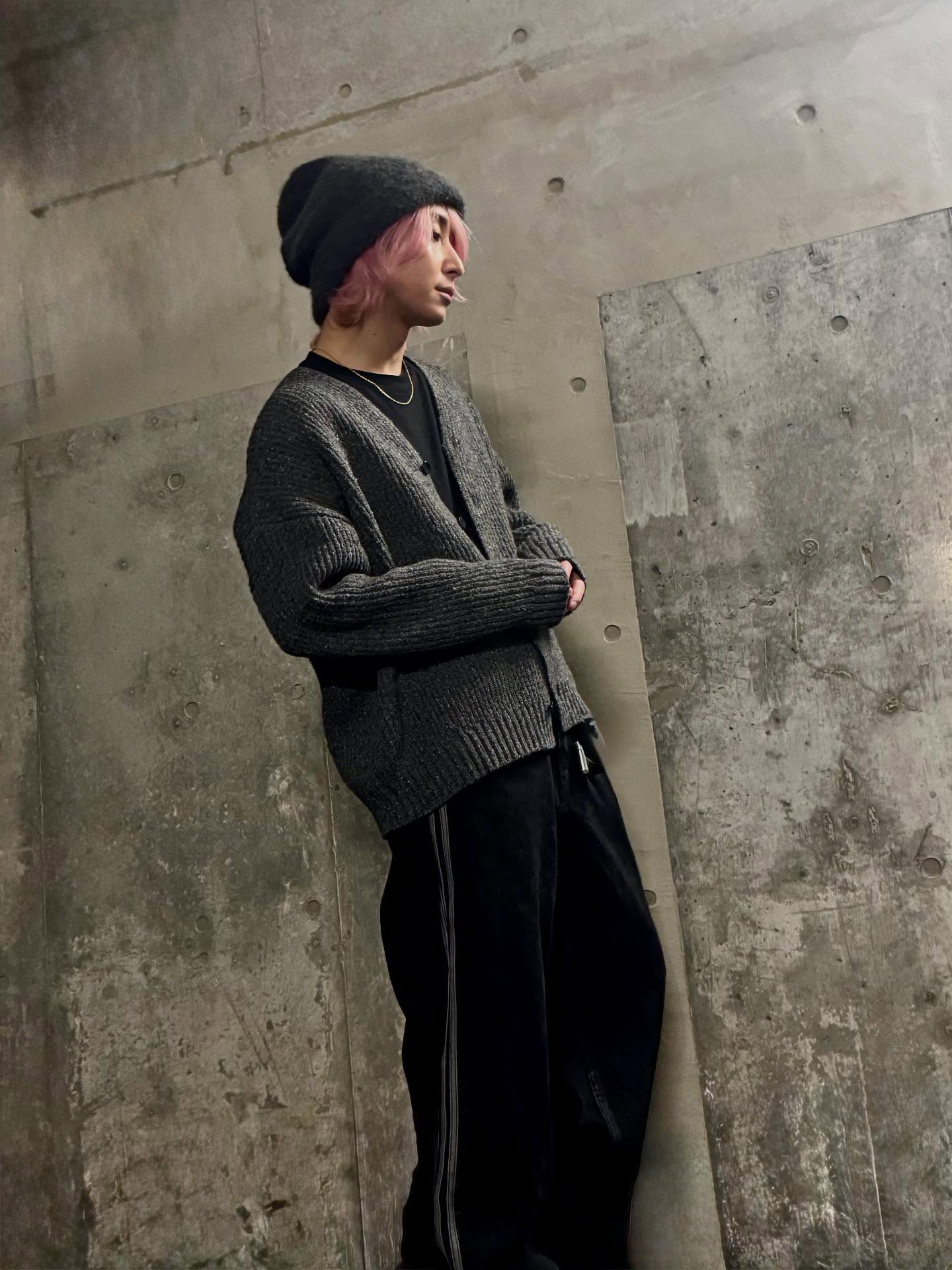 #カーディガン

グレー×黒 🩶🖤

ニット好きです (^^) 

 #秋服

#佐久間のイソスタ