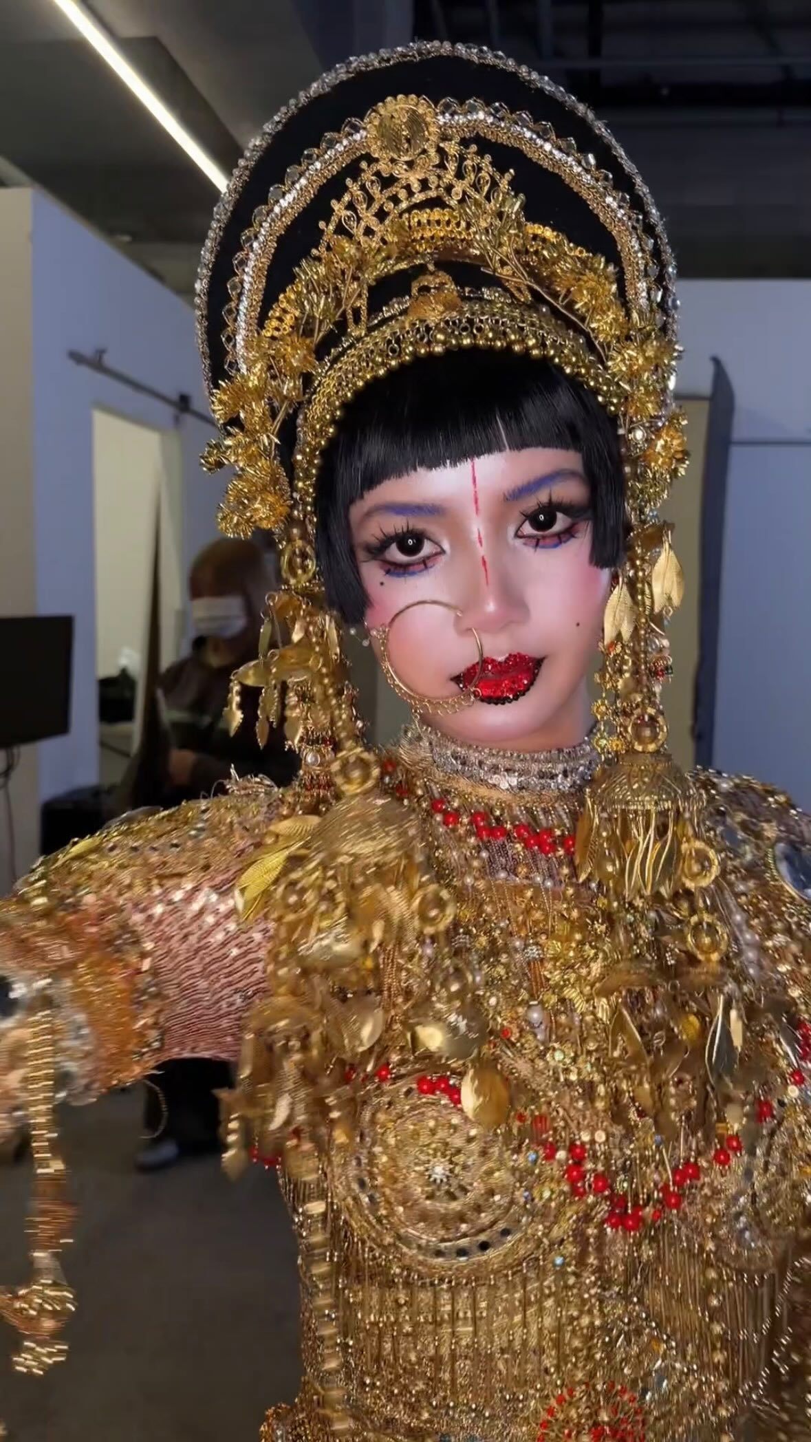 Turning into the Golden Woman ✨
LISA Halloween 2025 // Jibaro from Love, Death & Robots