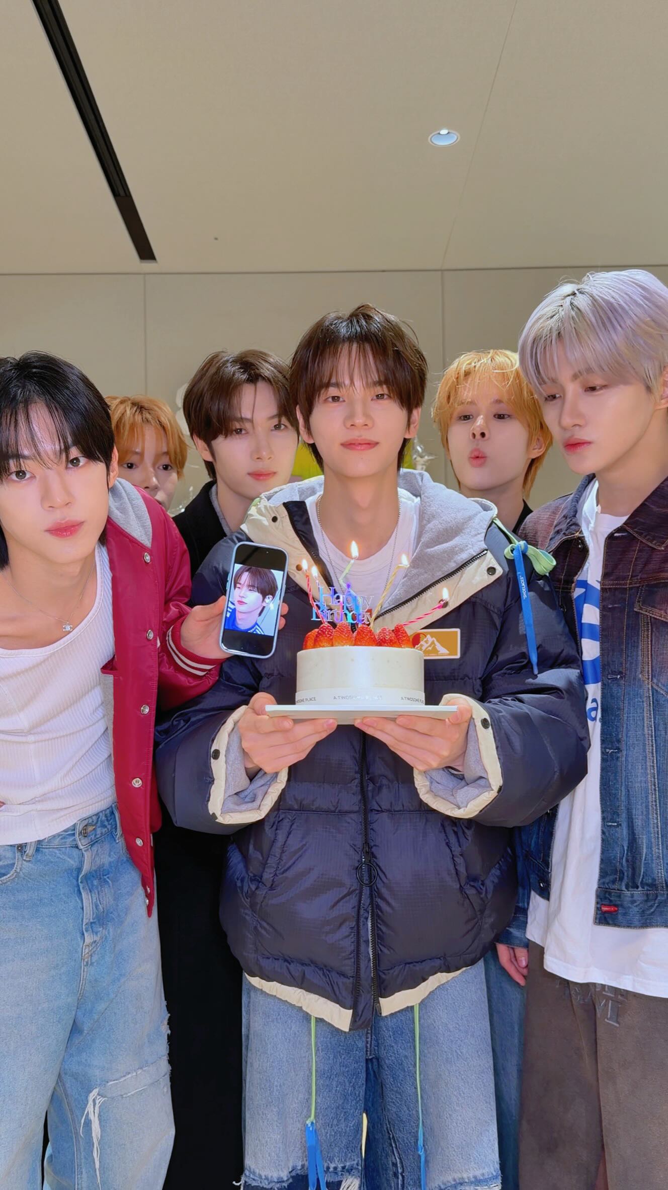 INFP: I’m happy🎂💙

#SHINYU #신유
#TWS #투어스 #247WithUs