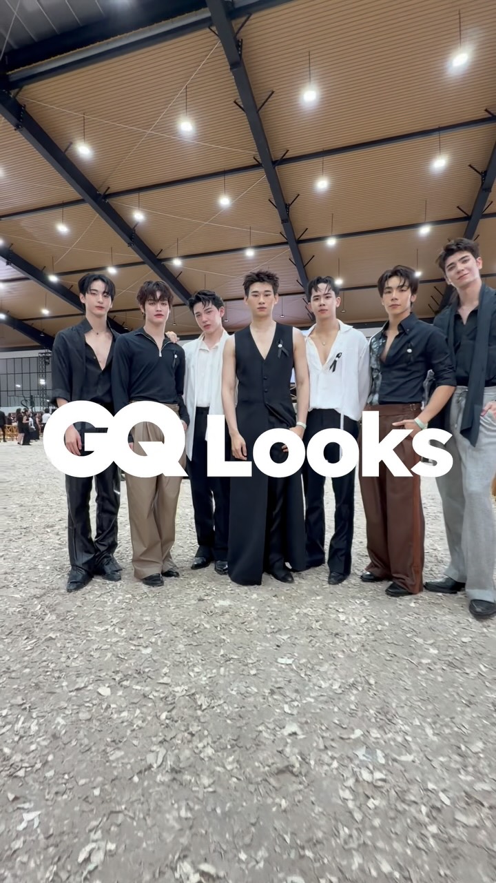 #GQLooks รวมสไตล์ของเหล่าคนดังในโททัลลุคจากแบรนด์ SIRIVANNAVARI เพื่อร่วมงานแฟชั่นโชว์เปิดตัวคอลเล็กชั่นฤดูใบไม้ร่วง-ฤดูหนาว 2025/26 ณ  Fürst Henry Arena 
.
สำหรับคอลเล็กชั่นนี้มาพร้อมแรงบันดาลใจจากท่วงท่าสง่างามของนักขี่ม้า ความแข็งแกร่งของม้า และเครื่องแต่งกายตามธรรมเนียมนิยมของกีฬาท้าความเร็ว โดดเด่นด้วยเซ็กชั่นเดย์แวร์ จนถึงอีฟนิ่งแวร์ ที่สามารถมิกซ์แอนด์แมตช์ได้อย่างหลากหลาย
.
 Reported by @greatkickapoo 

#GQ #GQThailand 
#Sirivannavari 
#SirivannavariAW25 
#SRAW25