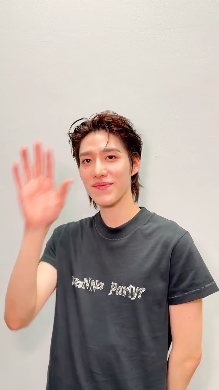 🚨 PP Krit‘s Final Call!
This is your absolute last chance to grab the ’PP Krit Undress Zoetrope & Picture Disc Vinyl‘

#PPKritUndressVinyl
#ZoetropeVinyl #PictureDisc
#PPKritEntertainment #PPKritt

——
2 SIDED VINYL ZOETROPE & PICTURE DISC 
1 LP VINYL 180 GRAM / 33⅓ RPM
POSTER

TRACKLIST
Side A
เสนอตัว (Ooh!)
FIRE BOY
เส้นเรื่องเดิม (RERUN)

Side B
ลังเล (Hesitate)
ขอโทษละกัน (friend to friend)
BONUS TRACK - FIRE BOY (SpatChies Remix)

Price: THB 2,450 

🛒 Start Pre-order from 21st September 2025 (12:00 PM | GMT+7) to 31st October 2025 (11:59 PM | GMT+7) 
at www.waawbkk.com 

Made to order products will be shipped within 90 days after the pre-order period ends

🌟 เงื่อนไขการ Pre-order
- เปิด Pre-order สินค้าตั้งแต่วันนี้ - 31 ตุลาคม 2568 (11:59 น. l GMT+7) ผ่านช่องทาง www.waawbkk.com 
- การสั่งซื้อสินค้าบนเว็บไซต์ สามารถซื้อสินค้าได้ครั้งละ 2 ชิ้น / คำสั่งซื้อ (ราคายังไม่รวมค่าขนส่งสินค้า)

🌟 Pre-order Conditions
- Pre-order starts from now - 31st October 2025 (11:59 PM l GMT+7), through the website www.waawbkk.com 
- Each order placed on the website can include up to 2 items (Shipping costs are not included).