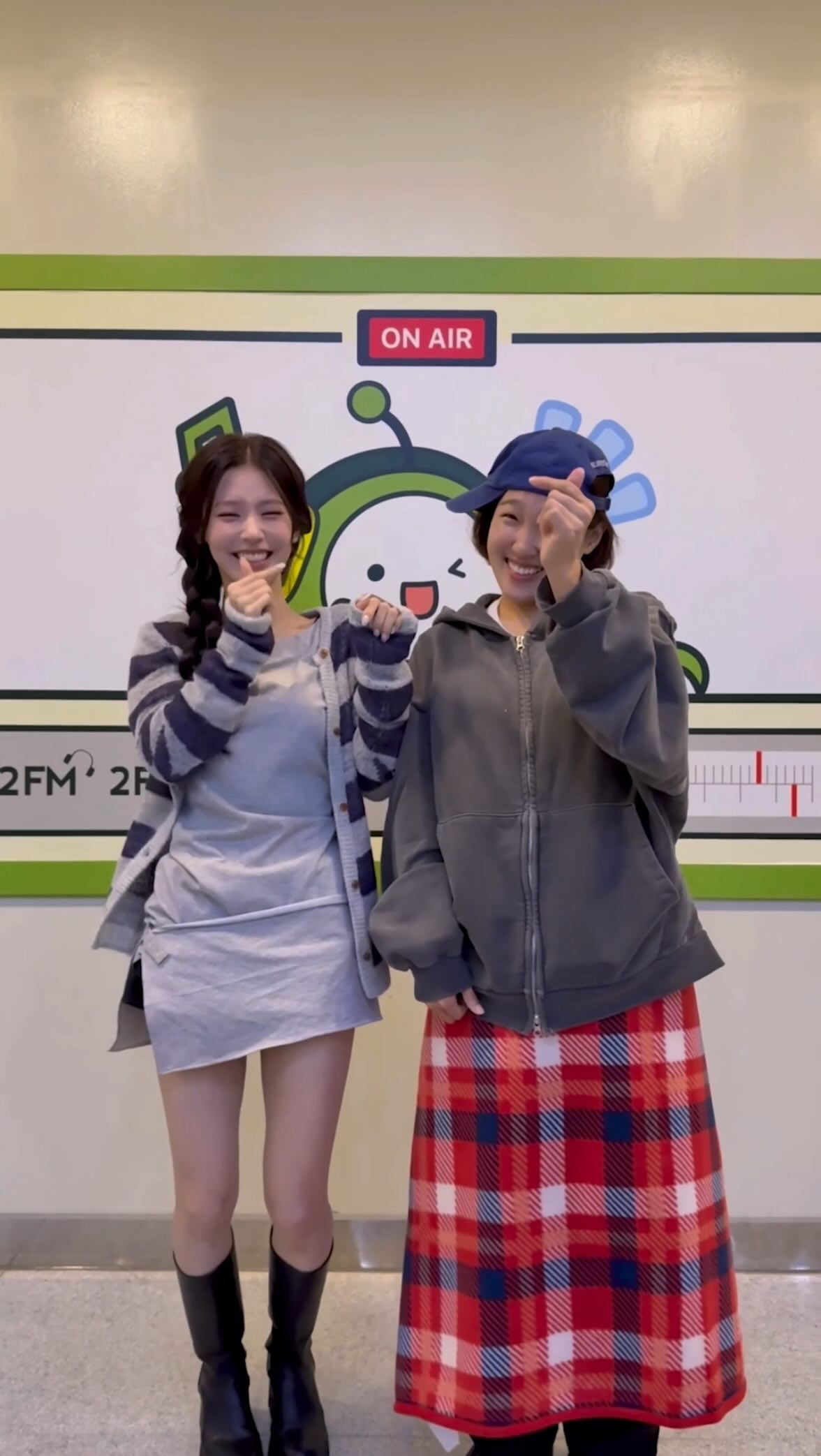 [📺] 힘차게 𝑺𝒂𝒚 𝒎𝒚 𝒏𝒂𝒎𝒆  #이은지 #LEE_EUNJI 선배님처럼 🫡 @cube.entertainer @happy._.ej 

#아이들 #idle
#미연 #MIYEON
#MY_Lover
#Say_My_Name
#MIYEON_SayMyName