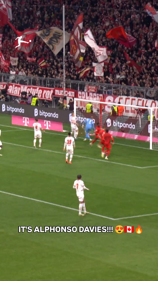 Quick thinking from Alphonso Davies 🧠😍⚽

#Bundesliga