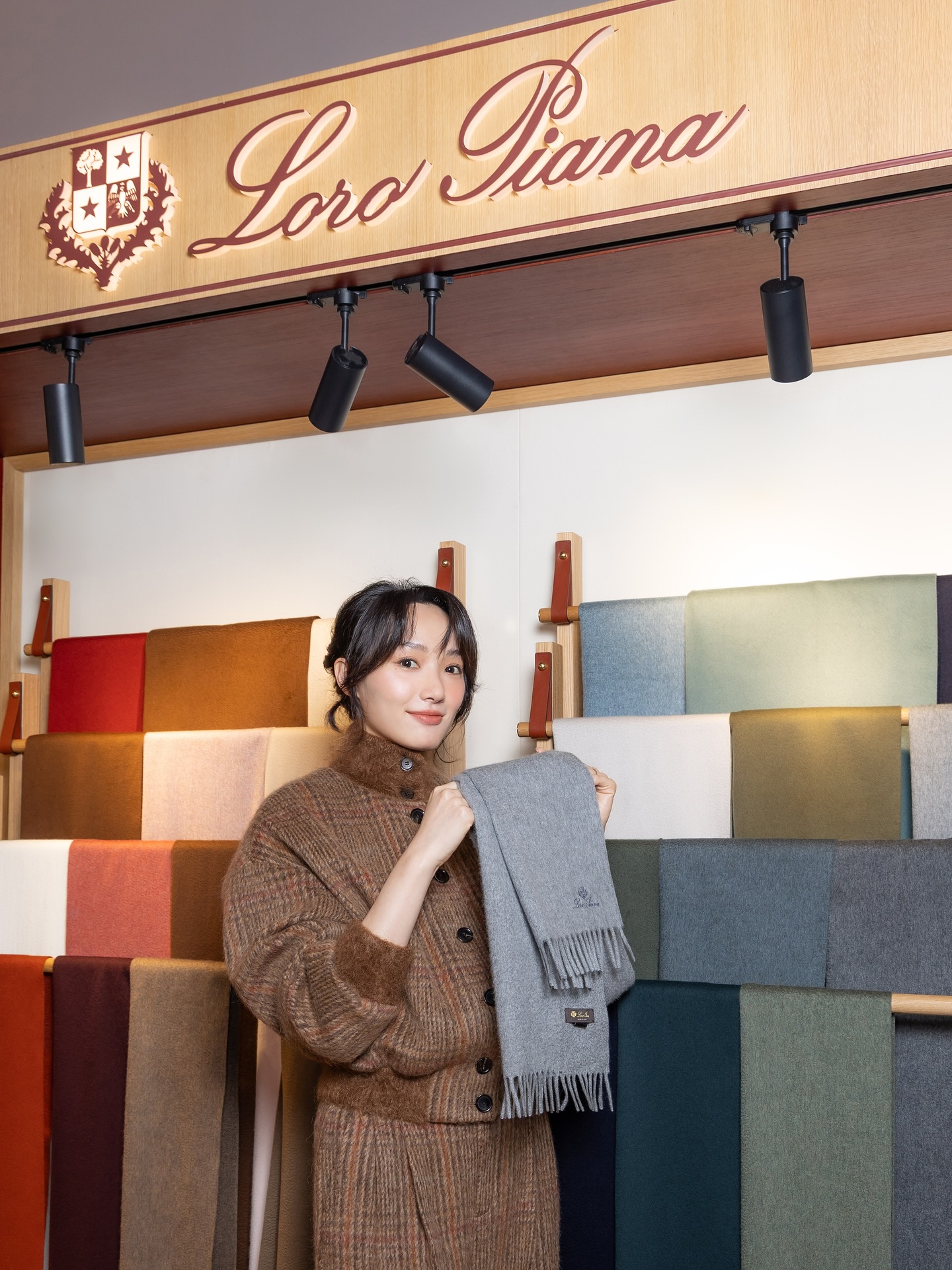 多咗個新身份後第一次出席活動
好開心即刻被邀來到呢個咁靚嘅 
Holiday Gifting期間限定店
俾我可以乘機揀吓禮物送俾另一半💕

@LoroPiana
#LoroPiana
#LoroPianaHoliday