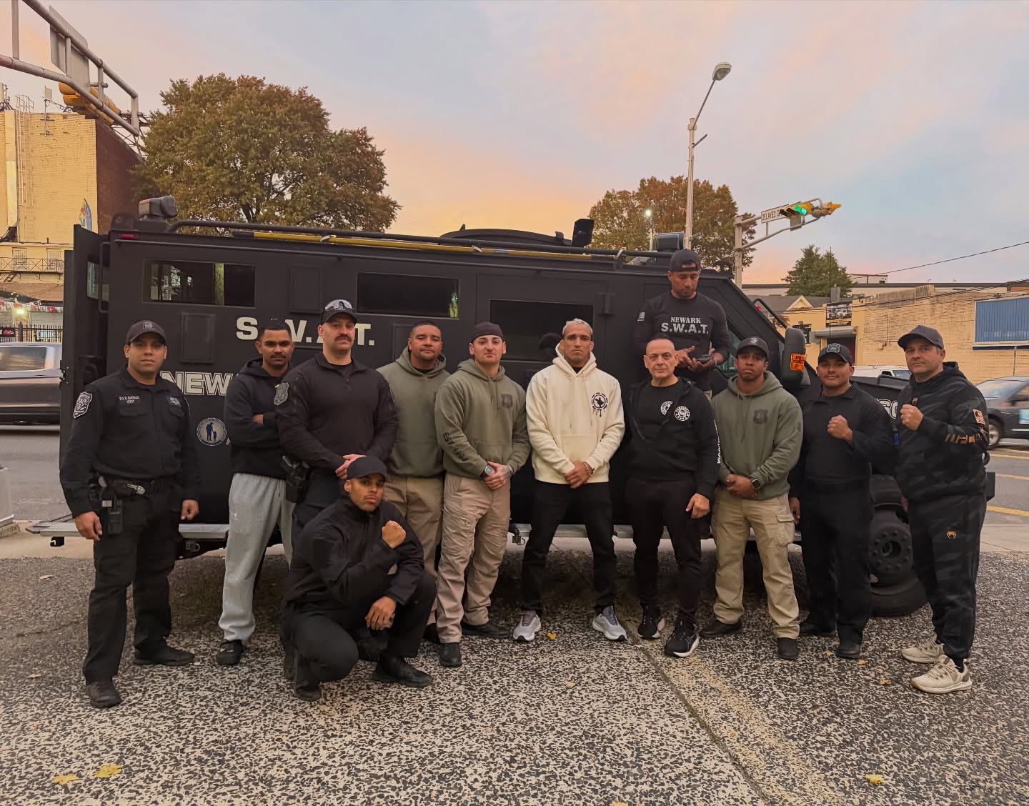 Hoje foi dia de acompanhar o trabalho da equipe da S.W.A.T dos Estados Unidos. E foi  muito top só gratidão pelo carinho e atenção de toda a equipe 

@carnicellamma 

Today was the day to observe the work of the US S.W.A.T. team. And it was amazing, just gratitude for the care and attention of the entire team.

@carnicellamma