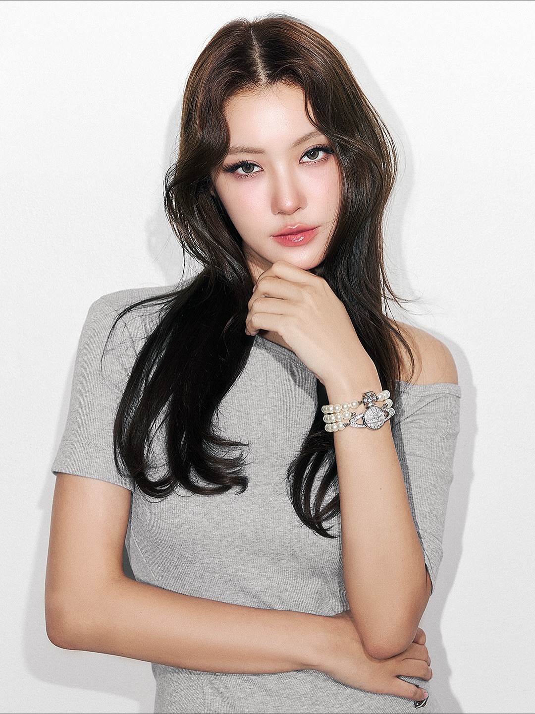 The Strand Pearl Watch available now. The exquisite timepiece draws inspiration from the iconic Three Row Pearl Bas Relief Choker and be found at Central Embassy & Central@CentralwOrld

@viviennewestwood @centraldepartmentstore
#WestwoodStrandWatch