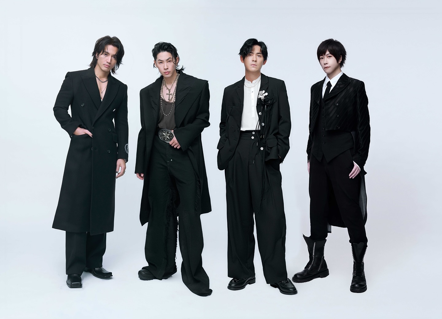 「F✦FOREVER」是信念（Faith）、朋友（Friends）、粉絲（Fans）、家人（Family）一起寫下永恆。《F✦FOREVER 恆星之城》巡迴演唱會，不只是言承旭、吳建豪、周渝民、五月天阿信的存在，是一座因所有正在發光的你與我們而永恆的城。「五月天阿信解釋：「『F✦FOREVER』是一個舞台，未來也歡迎更多朋友加入F✦FOREVER！每個人都是一個F，我們邀請所有心中還有那把青春火焰的人都來到恆星之城。」
​
／
​
宇宙級最強恆星陣容夢幻合體 ——
周杰倫 ╳ 言承旭 ╳ 吳建豪 ╳ 周渝民 ╳ 五月天阿信
【 恆星不忘 ✦ Forever Forever 】
🎶 https://stars.lnk.to/ForeverForever
🎬 https://youtu.be/LrabOJbMLy8
​
＊
​
言承旭 x 吳建豪 x 周渝民 x 五月天阿信
F✦FOREVER 恆星之城 巡迴演唱會
​​
2025年12月19日・20日・21日・22日
上海 梅賽德斯-奔馳文化中心
​​
🎫 12/10 (三) 15:00
紛玩島、大麥、貓眼售票 正式啟售
​
#FFOREVER #恆星之城 
#恆星不忘 #foreverforever 
#言承旭 #吳建豪 #周渝民 #五月天阿信

-
@jerry_yan_official 
@vannesswu 
@vic.chou_official 
@ashin_ig