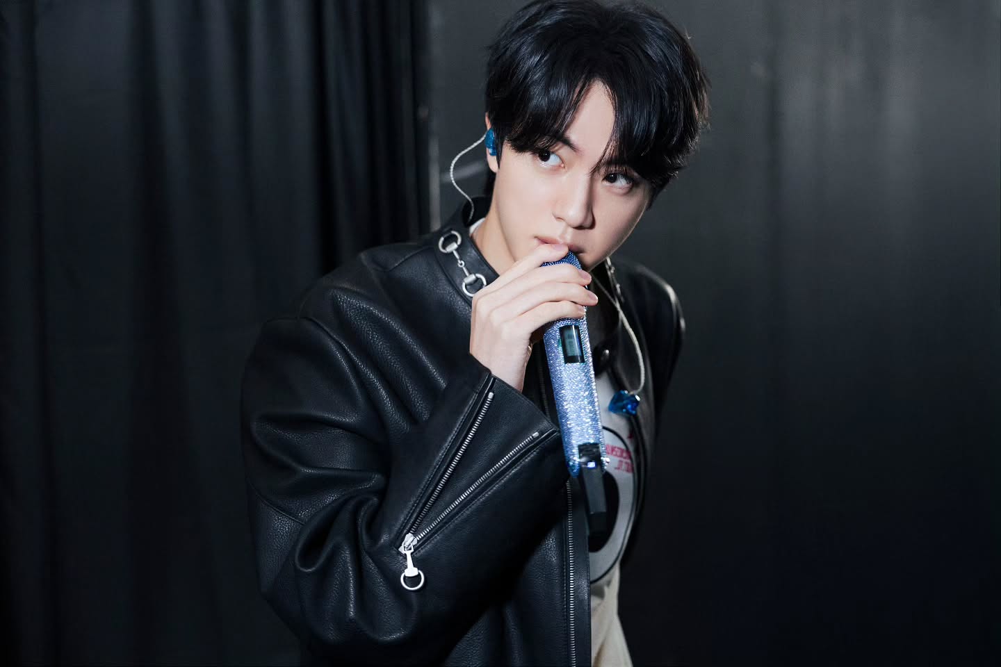 ⠀
우떠갤러리공개
이번공연도함께
내볼살은지켜줘