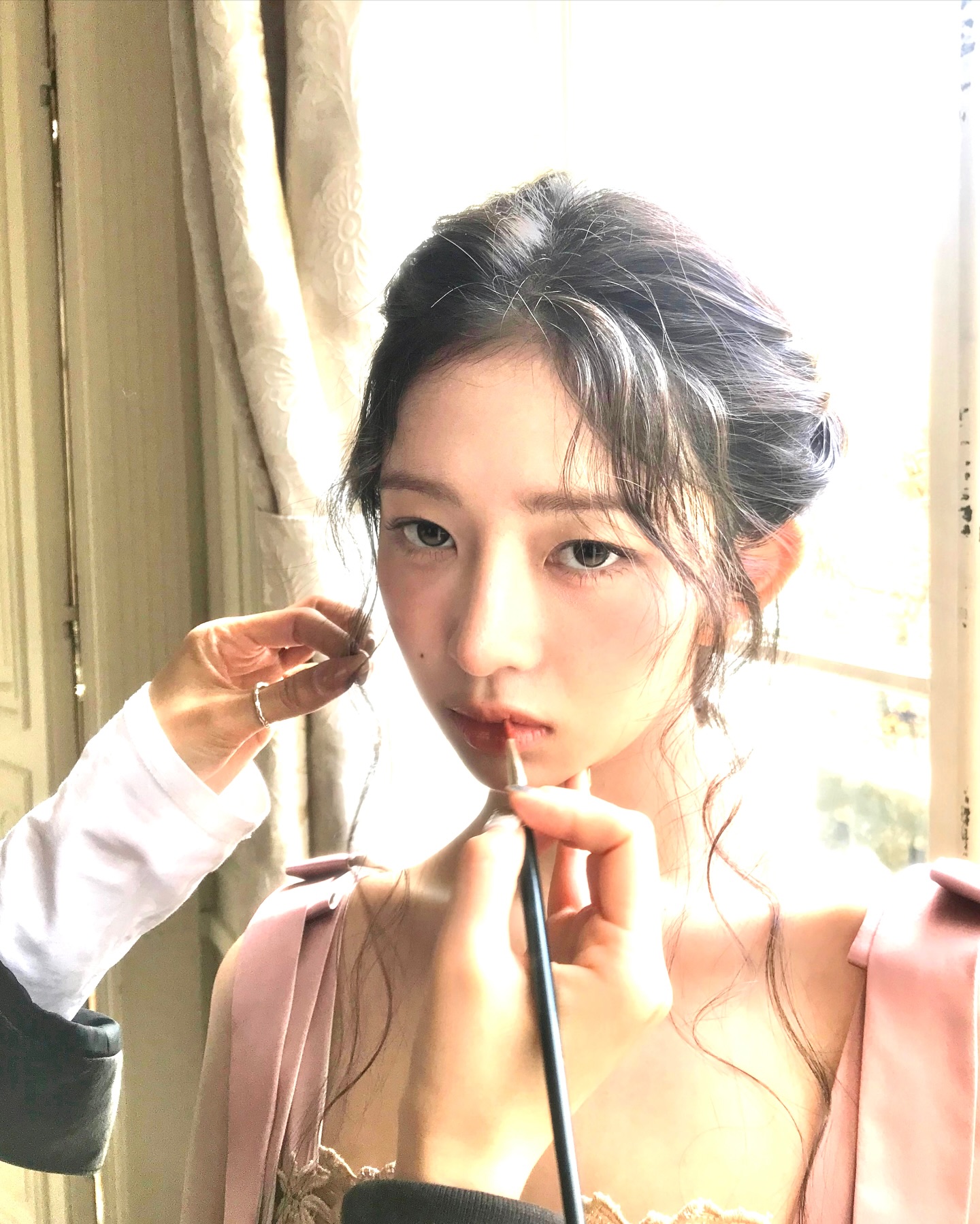 🌹🏷️.𓈒𓏸︎︎︎︎*･ﾟ
@maisonvalentino @harpersbazaarkorea