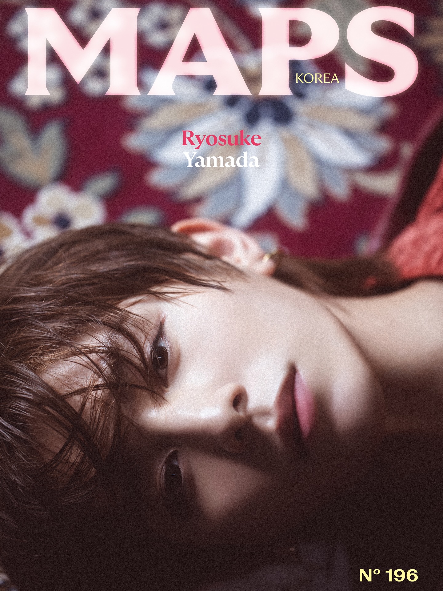 MAPS KOREA No.196  WINTER ISSUE with 
山田涼介 (@ryosuke_yamada059)

MAPS KOREA와 함께한 Ryosuke Yamada. 고요한 겨울의 시작에서 그의 따뜻한 매력이 표지를 한 가득 채웁니다. Ryosuke Yamada와 함께한 MAPS KOREA는 일본에서 오직 라쿠텐 북스에서만 구매가 가능합니다.
 
今回、山田涼介 初となる韓国の雑誌の表紙を記念して、普段は韓国でしか購入出来ない「MAPS KOREA」を楽天ブックス @rakutenbooks 限定で予約販売が決定しました！！

MAPS JAPANとは違う表紙と、構成の10ページにわたるスペシャルファッションポートレートを掲載します。

Photography by Kim Yeongjun @photokyj80
Directed by Ryu Doyeon @maps_ryu
Produced by SO OTA @so_tokyo, Oh Minji
Styling Kenji notomo
Hair & Make-up Kiyoko Ninomiya @ninomin710
Model Ryosuke Yamada @ryosuke_yamada059

MAPS KOREA No.196 -Wieter Issue- 
¥2,800- (税込¥3,080)  144P フルカラー 
＊楽天ブックス限定
(＊MAPS KOREAは楽天ブックスで予約した方のみご購入頂けます。他の書店ではお取り扱いありませんのでご注意下さい。)

＊JAPAN版とKOREA版は全て違う写真が掲載されます。

 
📌 楽天ブックス  オンライン予約ページ
MAPS KOREA No.196
https://books.rakuten.co.jp/rb/18433670/

#MAPS #맵스 #MAPSMAGAZINE #맵스매거진 #MAPSKOREA #맵스코리아 #MAPSJAPAN #맵스재팬 #RyosukeYamada #山田涼介