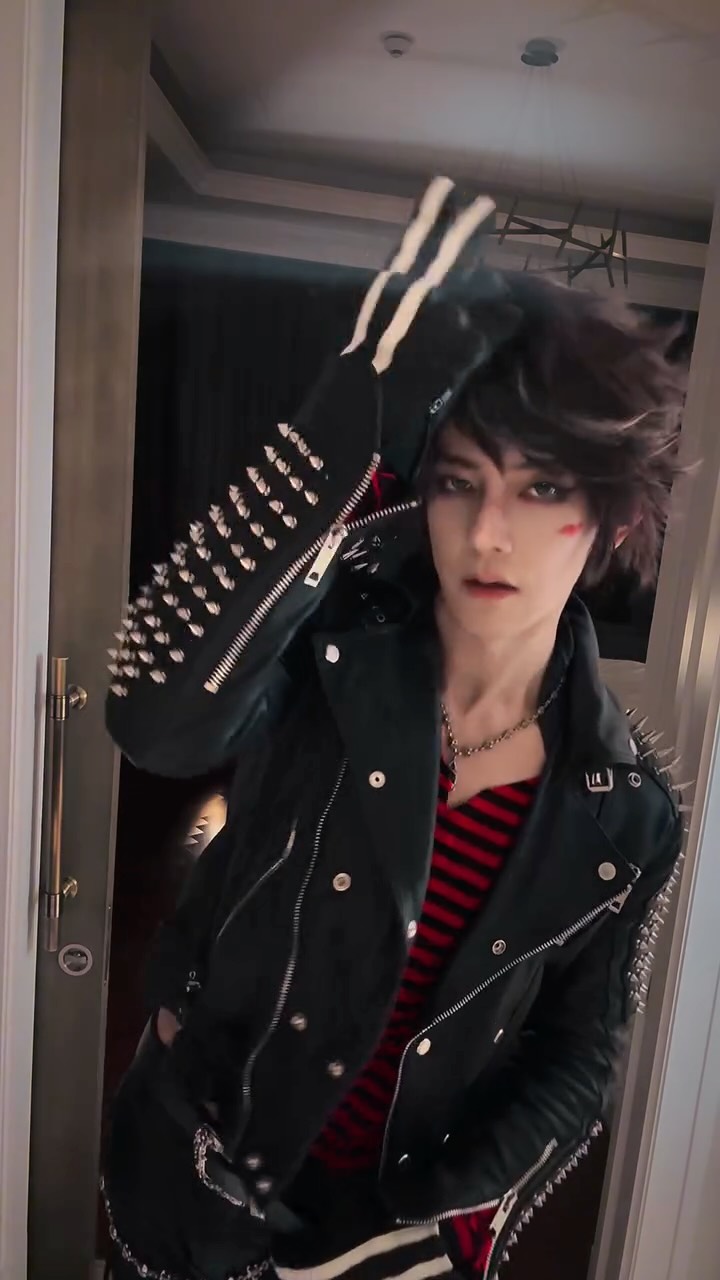 看來#封龍貼 對我 #鬼龍 效果不大啊！哇霍花哈哈哈哈哈哈！
#汪東城 #終極一家
#partytime