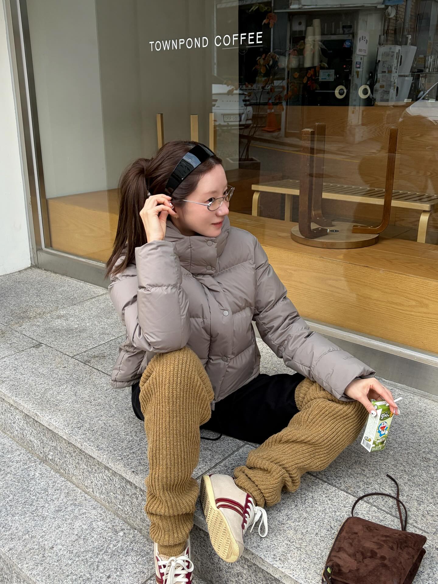 #광고  맛있는 거 너무 ١٥٧٤♡١٥٧٤♡해서 오늘도 배가 무서운 저에요🎻 하지만 몸에 걸친 것만큼은 깃털만큼 가벼워요 ࿆ 룰루레몬의 원더 퍼프로 날아갈듯 예쁘게𓅪🪽탈부착 후드가 코밑까지 철벽 방어해줘서 너무 따뜻한 겨울을 보낼 것 같아.⋆｡𖡼
#룰루레몬인풀루언서 #룰루레몬 #lululemon #룰루레몬아우터