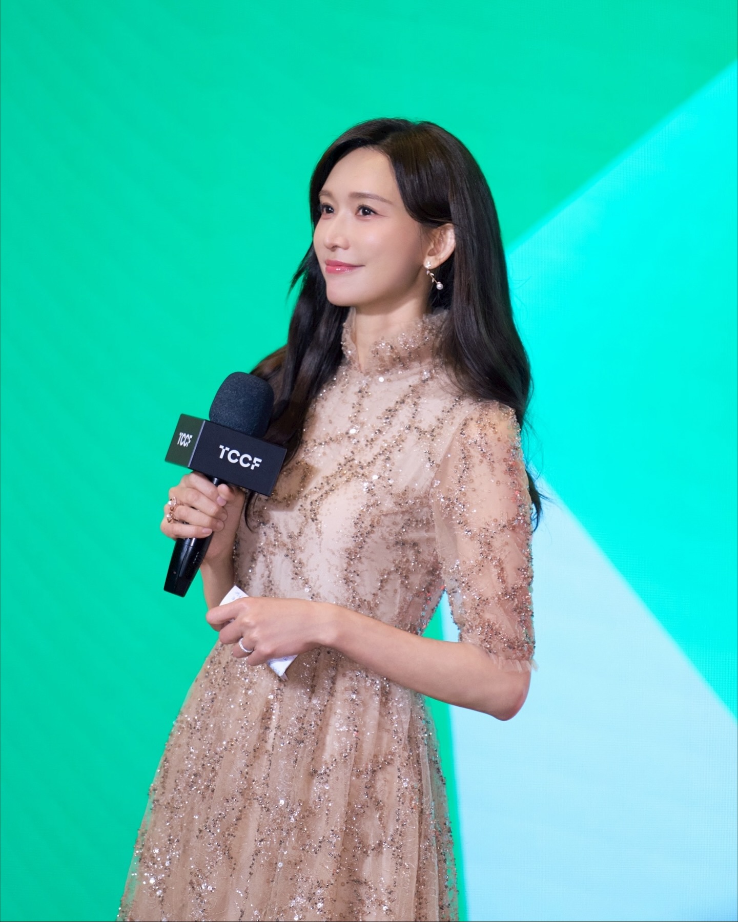 The Chiling Future Power Award is to encourage creative and visionary storyteller to bring their ideas to life,

to move and inspire people thought the power of film.

If a film can touch hearts,

inspire reflection and even spark a small act kindness,

then I believe that is the meaningful purpose of cinema.

I also hope the world will see the incredible talent  coming from Taiwan,

and I believe with the beautiful collaboration together,

our stories will be heard globally.

Thank you all the film maniacs for coming to TCCF!