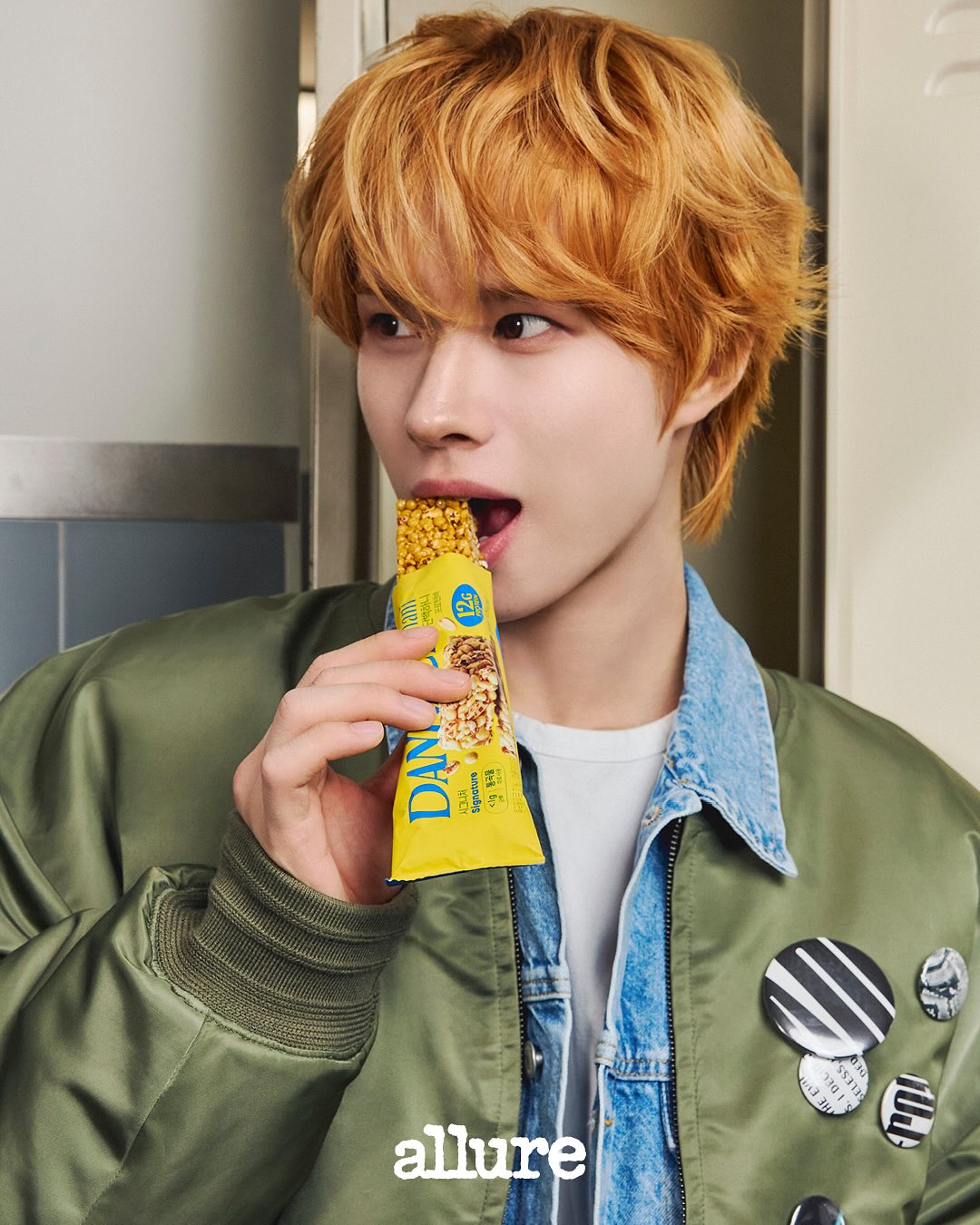 #제작지원 #Allure_DigitalEdition
즐거운 스포츠 타임에 단백하니가 빠져선 안되죠🛹 단백하니만 있다면 언제 어디서나 맛있고 간편하게 단백질 충전 완료! 한진 & 경민도 반한 단백하니로 건강한 에너지를 채워보세요💙

▫️앞으로 공개될 TWS with 단백하니의 다양한 콘텐츠는 얼루어 디지털 채널을 통해 만날 수 있습니다.

EDITORㅣ하윤진, 주미리
DESIGNER l 임정은
PHOTOㅣ장정우
STYLISTㅣ안소현
HAIRㅣ미래(오드샵)
MAKEUPㅣ이현희
SETㅣ김소정
ASSISTANT l 차민서, 한지윤

@tws_pledis @danback_hani  #단백하니 #TWS_단백하니 #단백질바 #단백질쉐이크#올영추천템