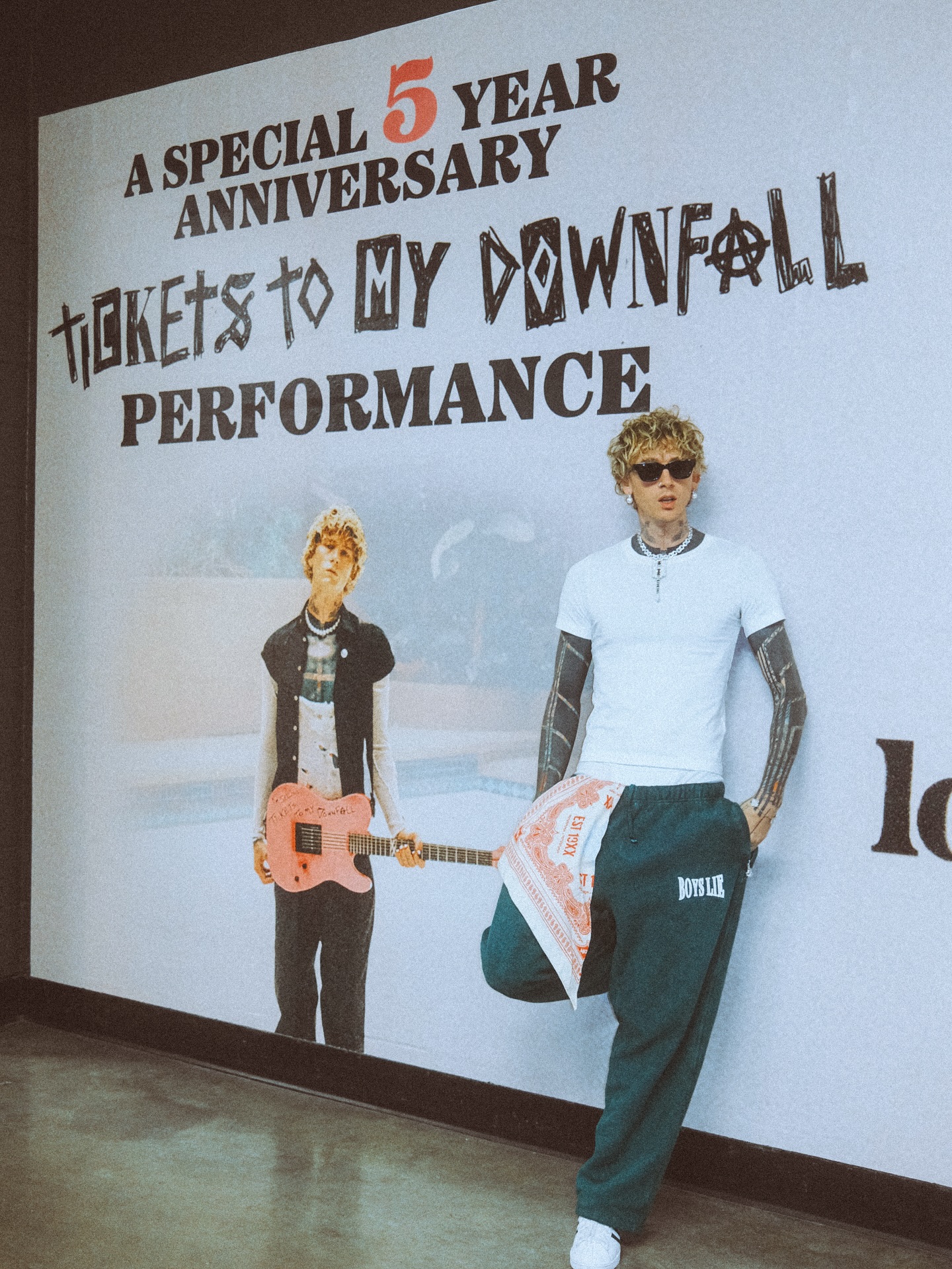 one week til tour. i left a clue of what the set design looks like. you won’t guess it but good luck. 🔎