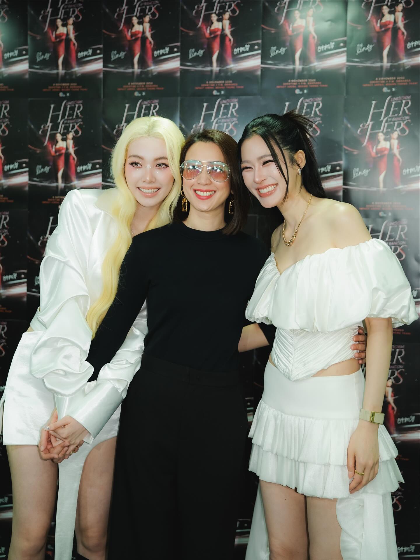 #LINGORMherandhersfancon 
ขอบพระคุณ คุณดิวคุณคริส🙏🏻
ขอบพระคุณ ทีม ช่อง3🙏🏻
ขอบคุณเจ้าความรัก 🙏🏻
ขอบพระคุณแฟนคลับและผู้ชมทุกท่าน🙏🏻
ขอบพระคุณแขกรับเชิญ🙏🏻
ขอบคุณทีม เบื้องหลังทุกคนที่ทำให้เกิดงานในครั้งนี้ขึ้นนะคะ 
รวมถึงขอบคุณพี่หลิงและน้องออมด้วยนะคะ  หนูเก่งมากเลยแม่ไม่รู้จะพูดยังไงดีเห็นถึงความทุ่มเทและตั้งใจมากๆและทำออกมาได้ดีจริงๆภูมิใจที่สุดรักตลอดไป
ปล. สตอเบอรี่มรกตจนสลบสลบไป1วันเลยค่ะ555
Love🤍